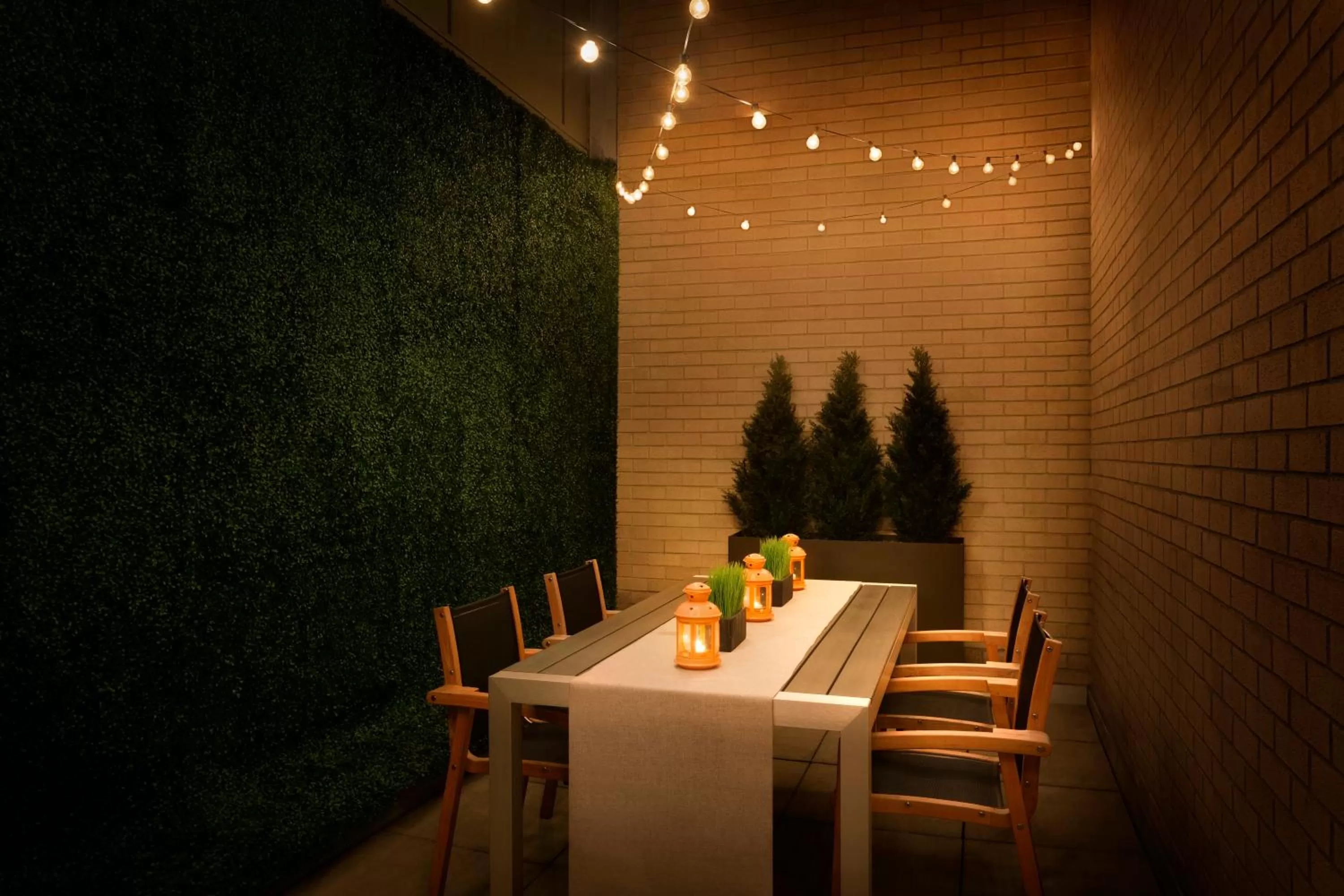 Restaurant/places to eat in Hotel Le Soleil by Executive Hotels