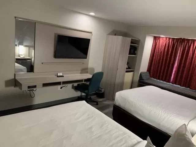 Bed in Microtel Inn and Suites Clarksville