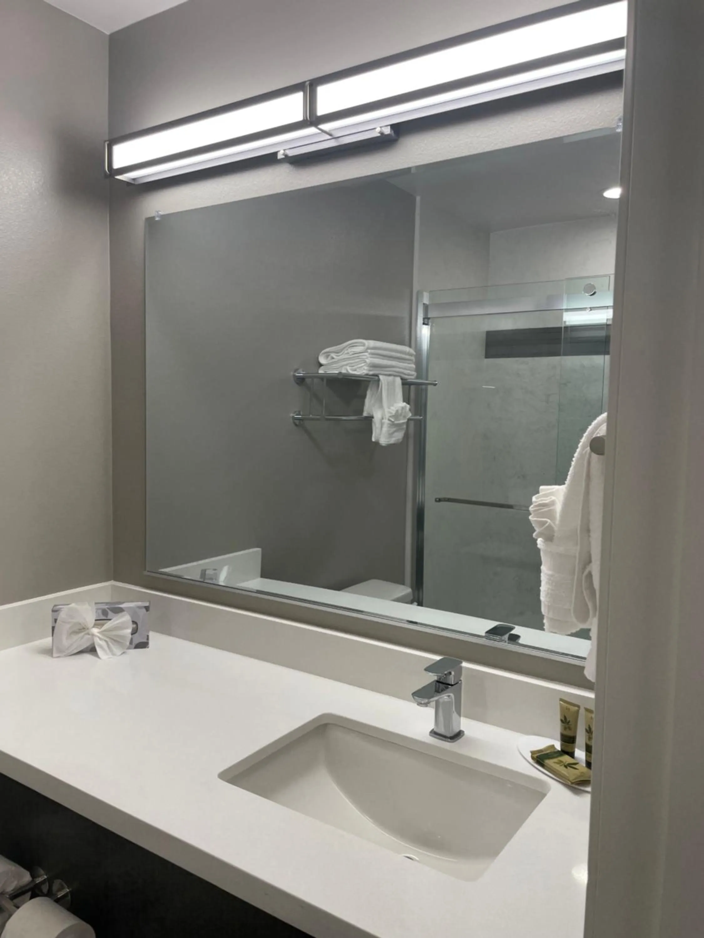 Bathroom in Hotel del SOL