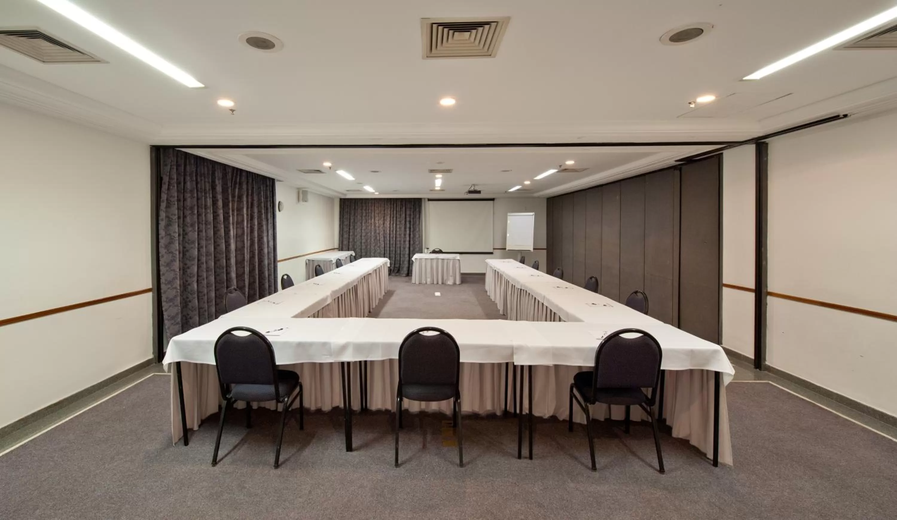 Business facilities in Ninety Hotel
