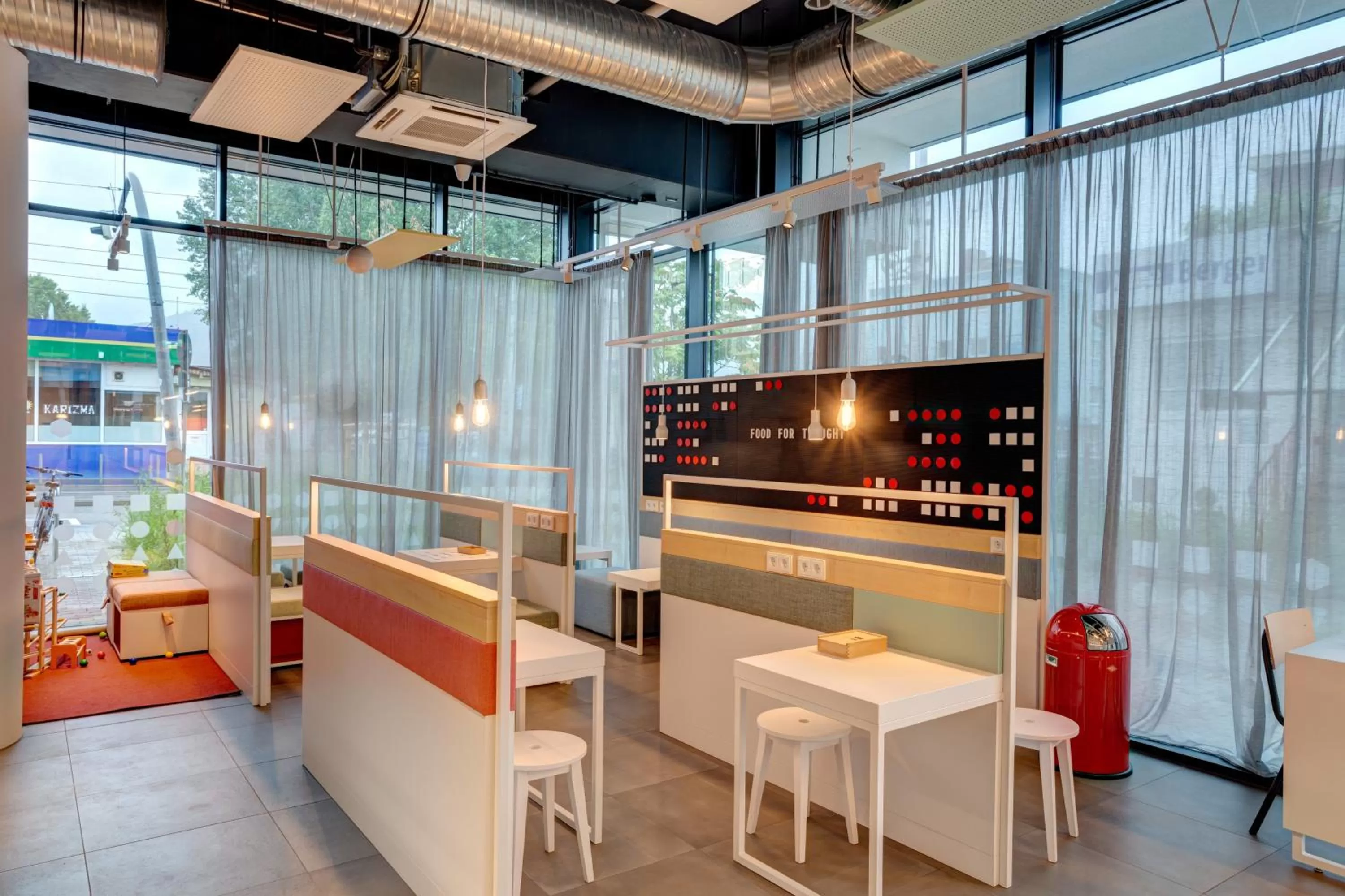 Communal lounge/ TV room, Restaurant/Places to Eat in MEININGER Hotel Heidelberg Hauptbahnhof