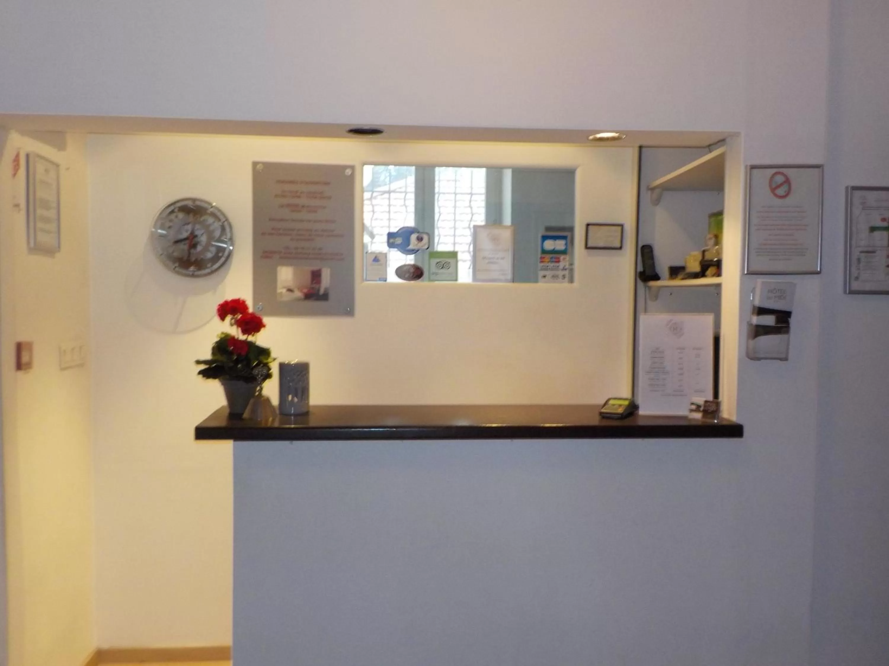 Lobby or reception in Hôtel du Midi