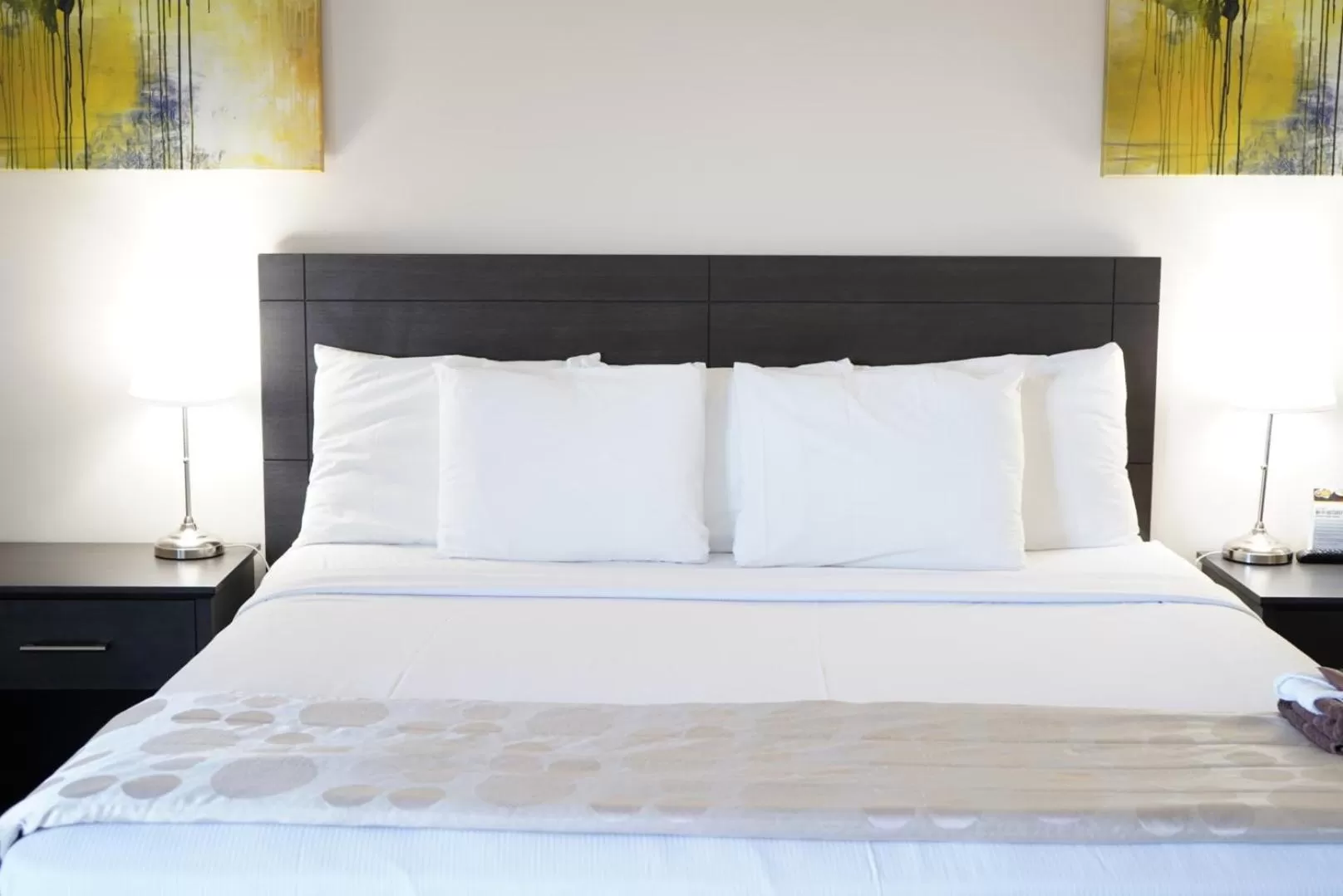 Bedroom, Bed in River Rapids Inn