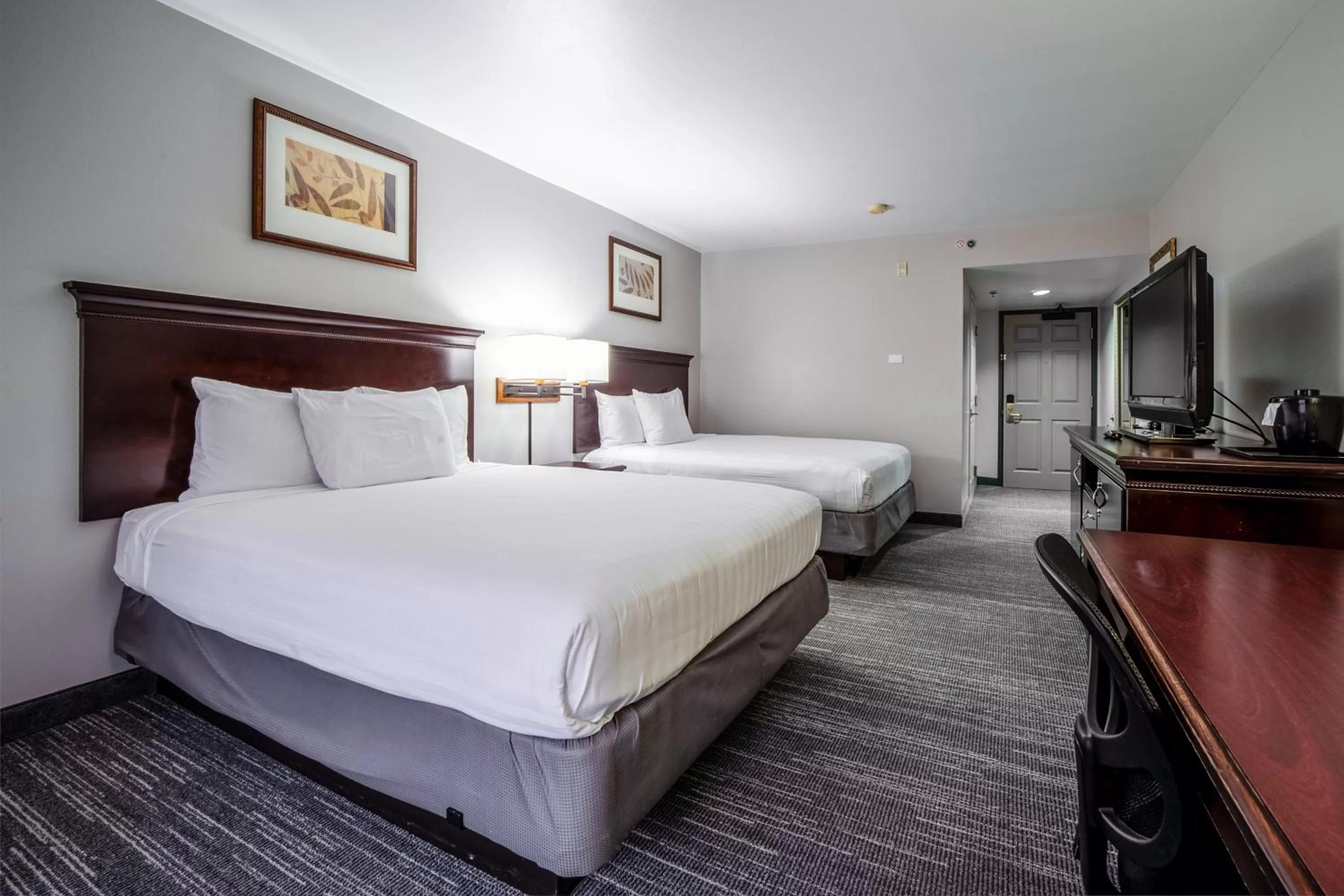 Bedroom, Bed in Country Inn & Suites by Radisson, Ontario at Ontario Mills, CA