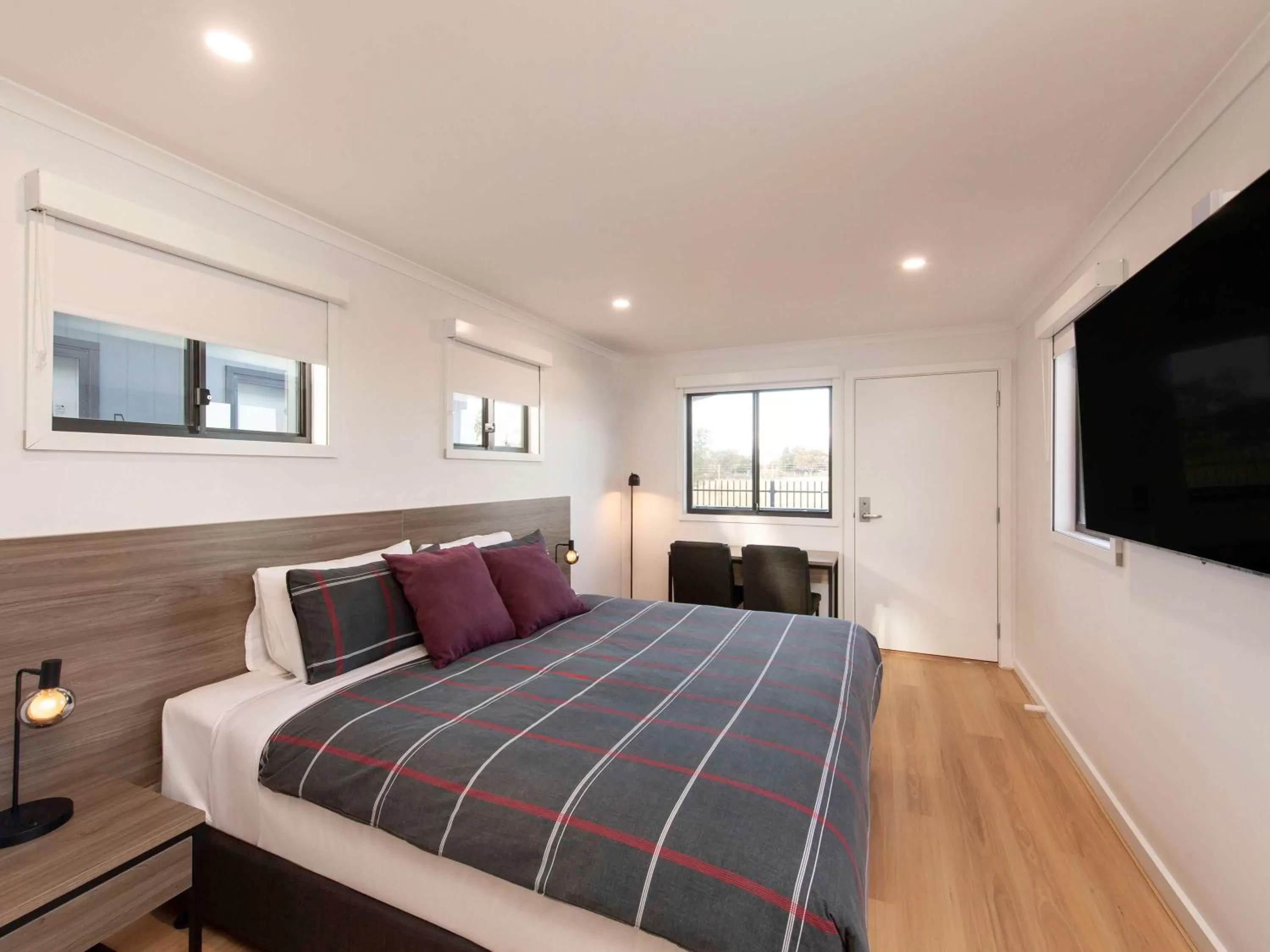 Bedroom in John Pirie Motor Inn