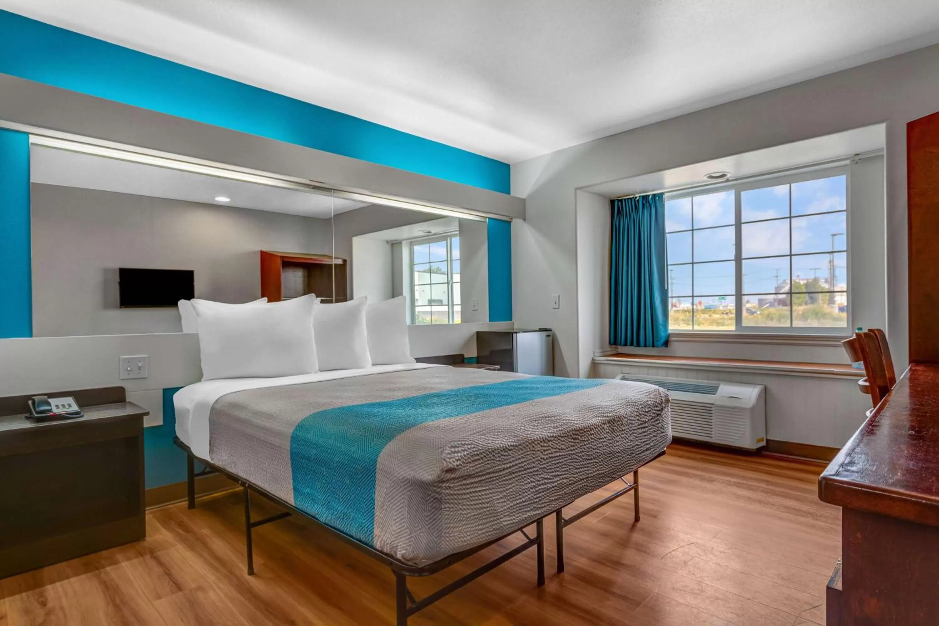 Photo of the whole room, Bed in Motel 6-Idaho Falls, ID - Snake River