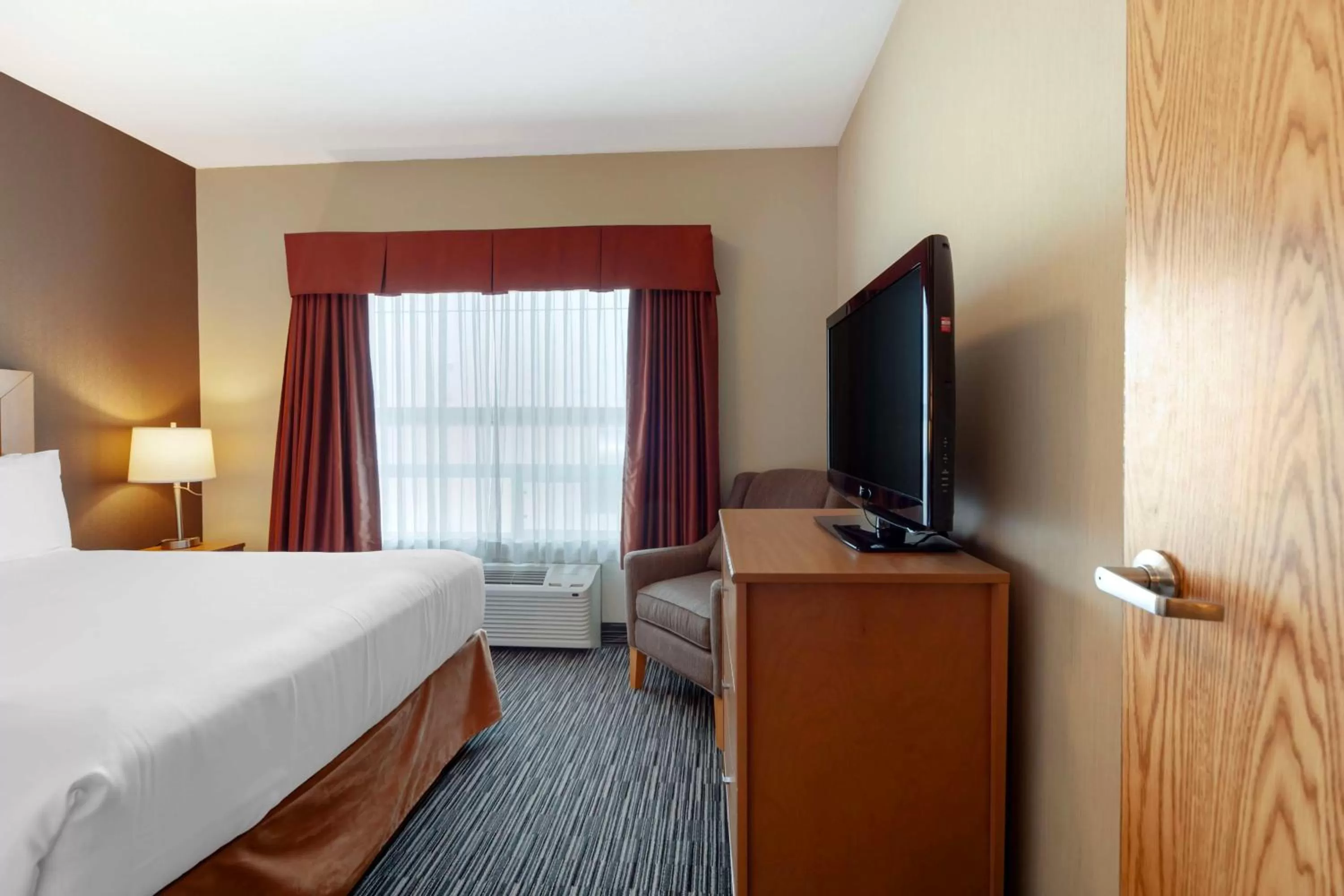 Bedroom, Bed in Best Western Grande Prairie