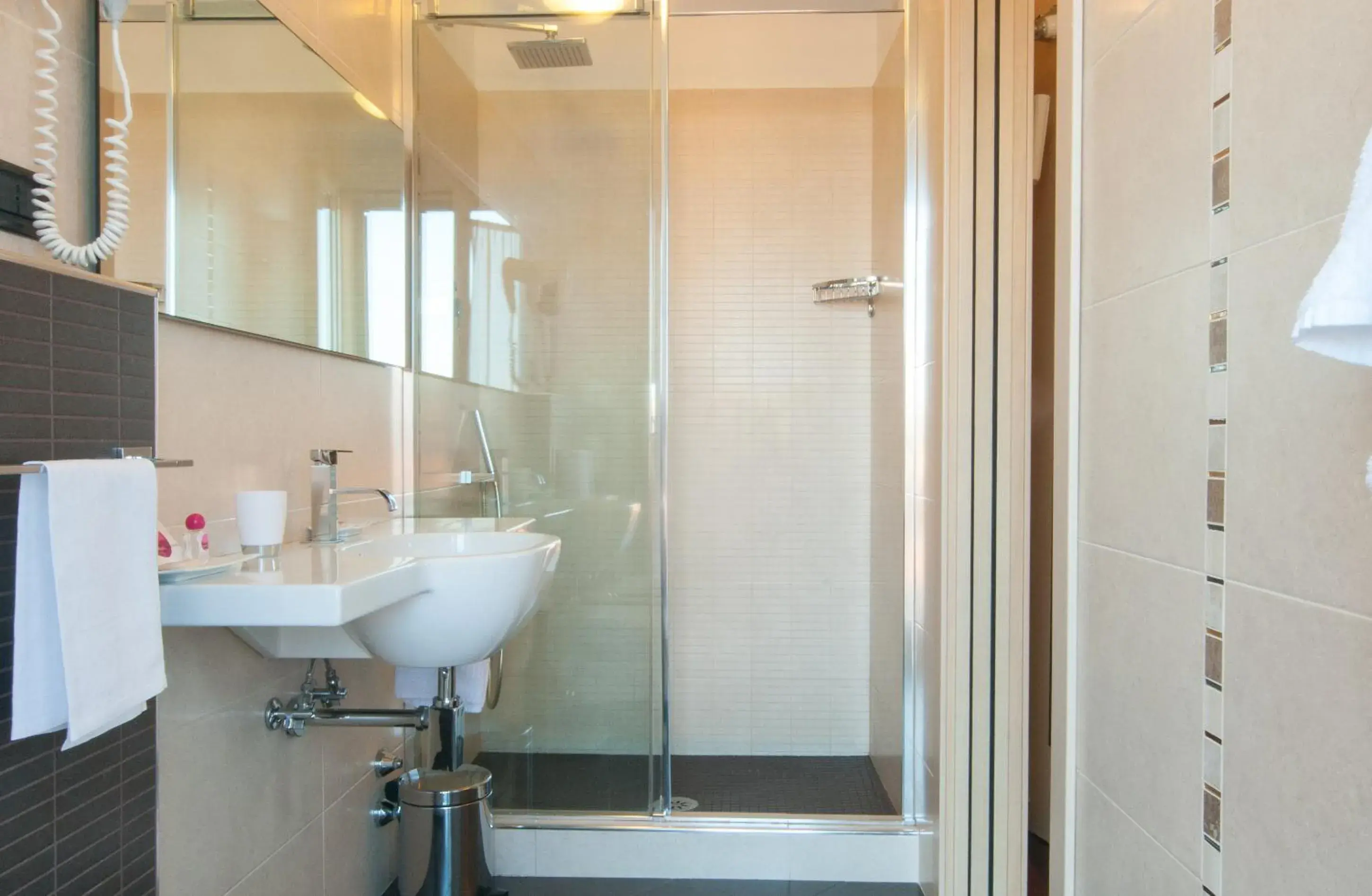 Single Room with Terrace in Hotel Touring Single Room with Terrace in Hotel Touring