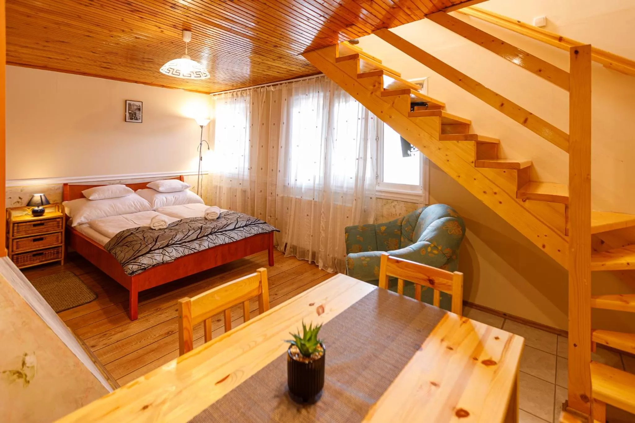 Bedroom, Bed in Central Panzió Gyula