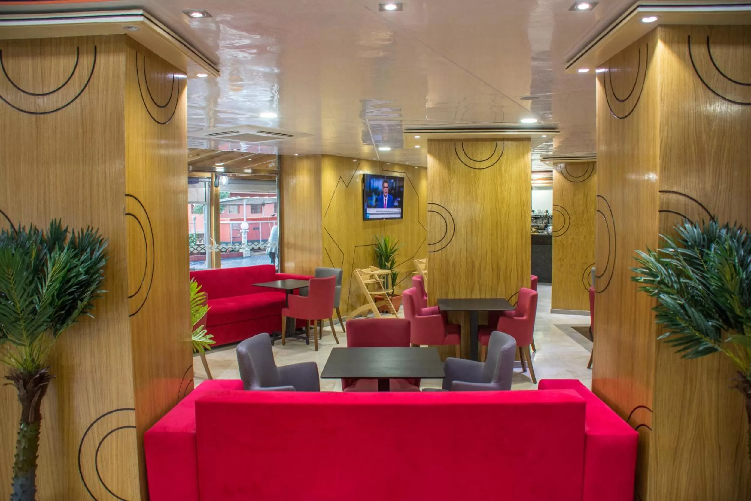 Lobby/Reception in Hôtel Hadaik Ain Asserdoune