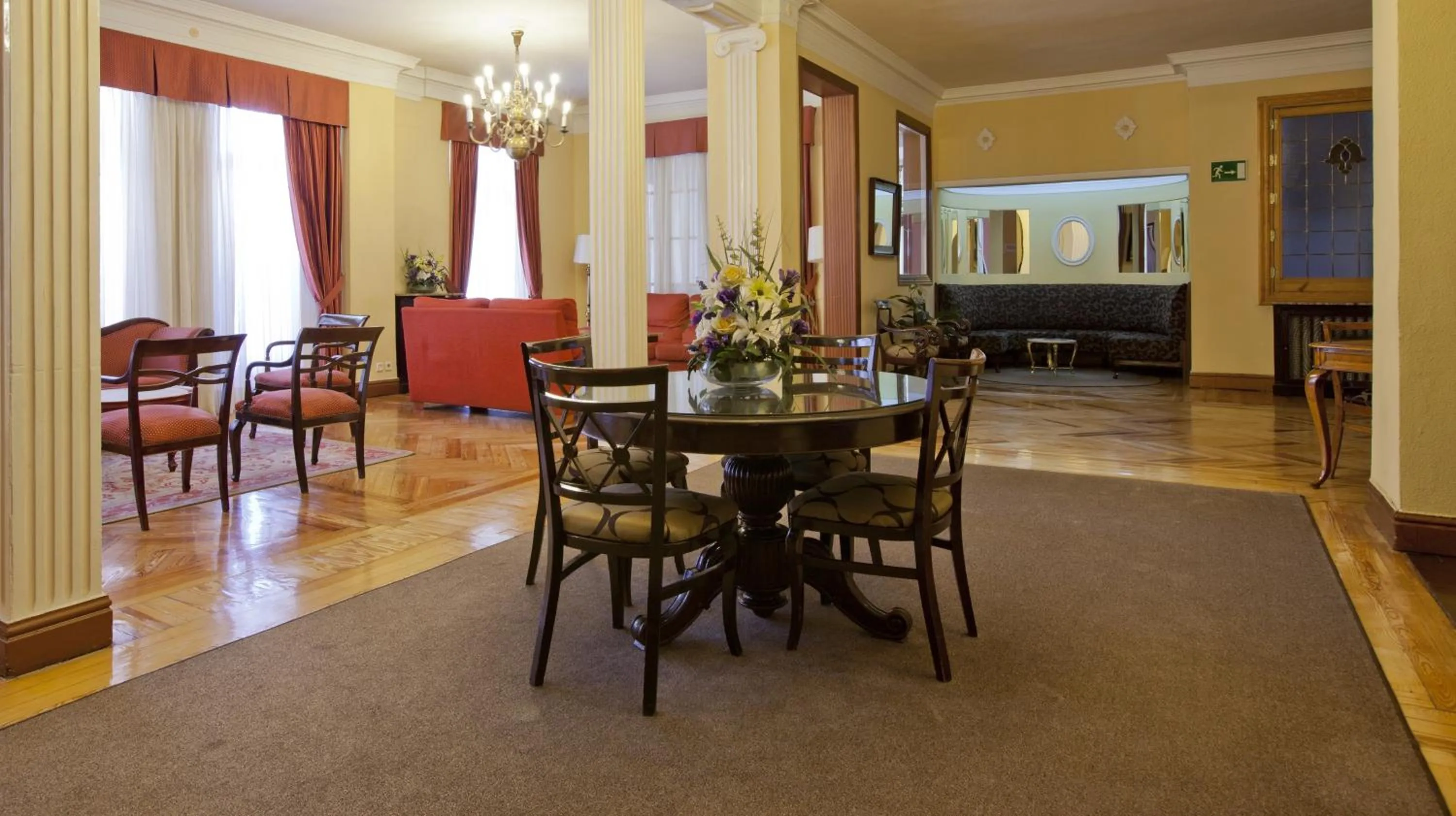 Communal lounge/ TV room in Hotel Mediodia