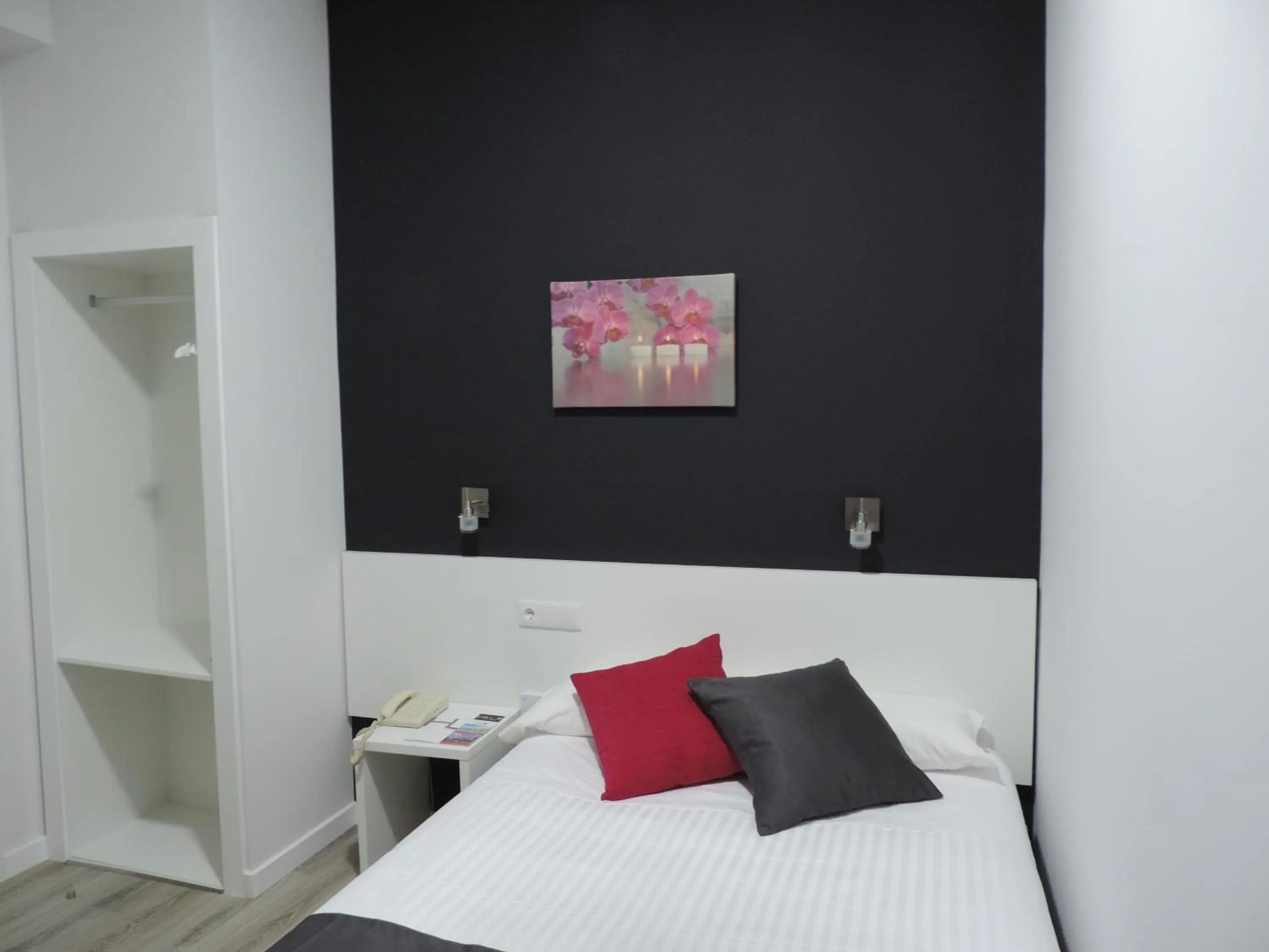 Patio, Bed in Hotel Junquera