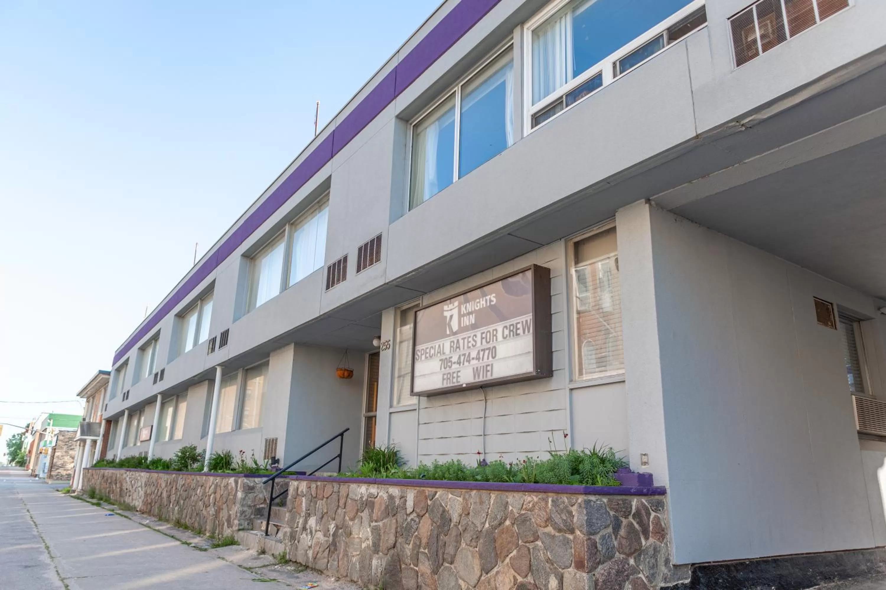 Property building in Knights Inn North Bay