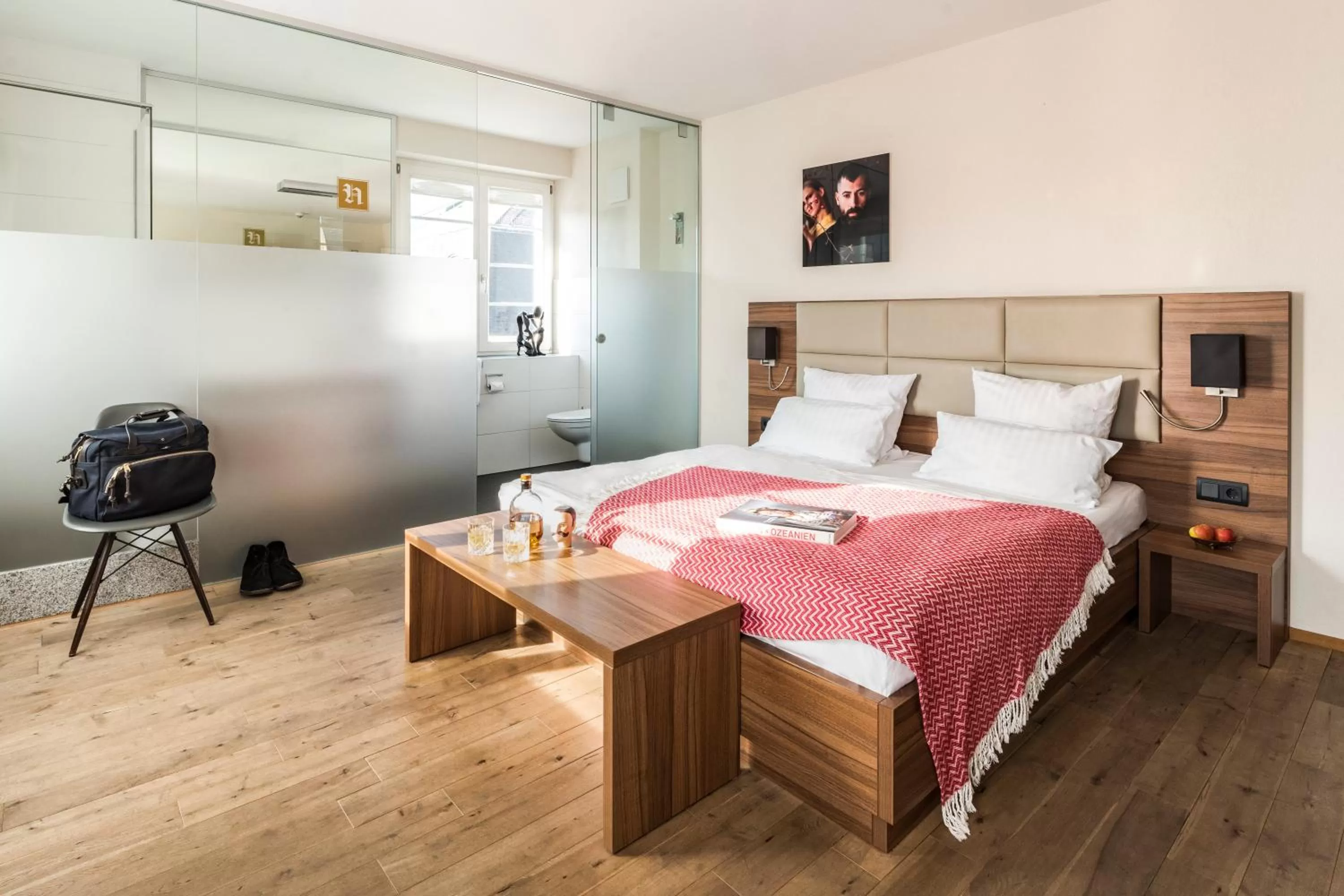 Photo of the whole room, Bed in Kunsthotel "Drei König" am Marktplatz Stadt Lörrach