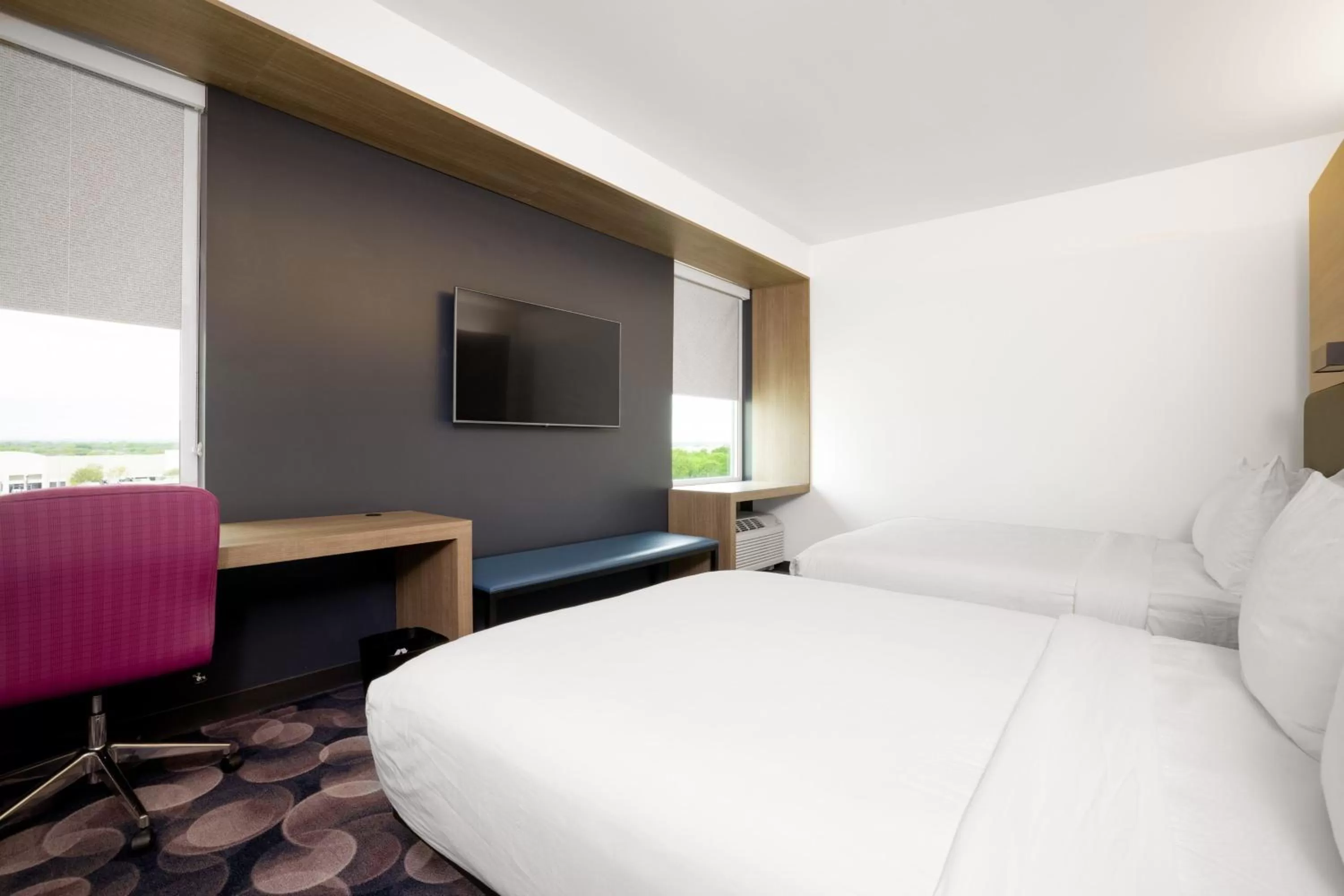 Photo of the whole room, Bed in Aloft Austin Airport