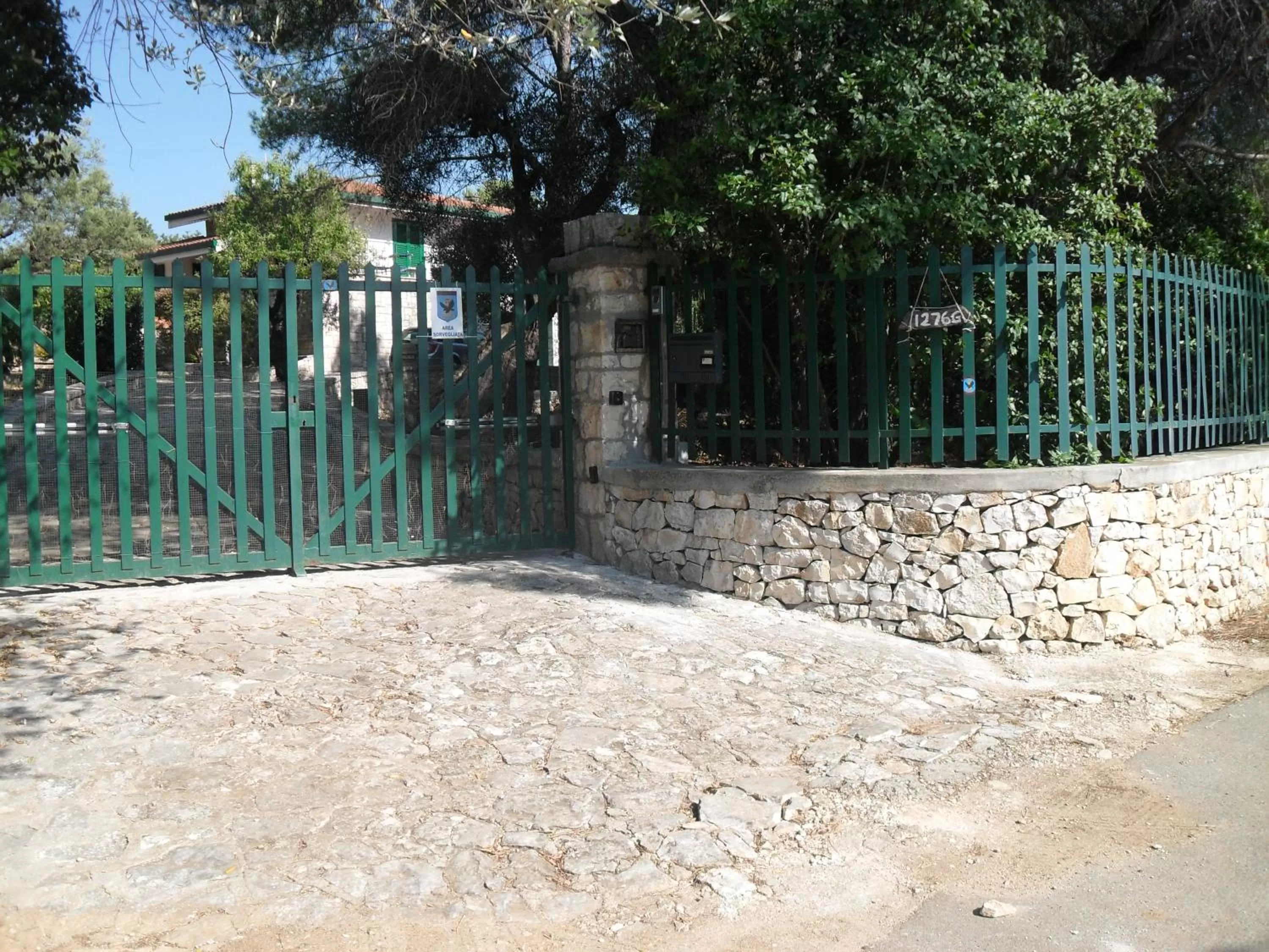 Facade/entrance in i gù books & rooms