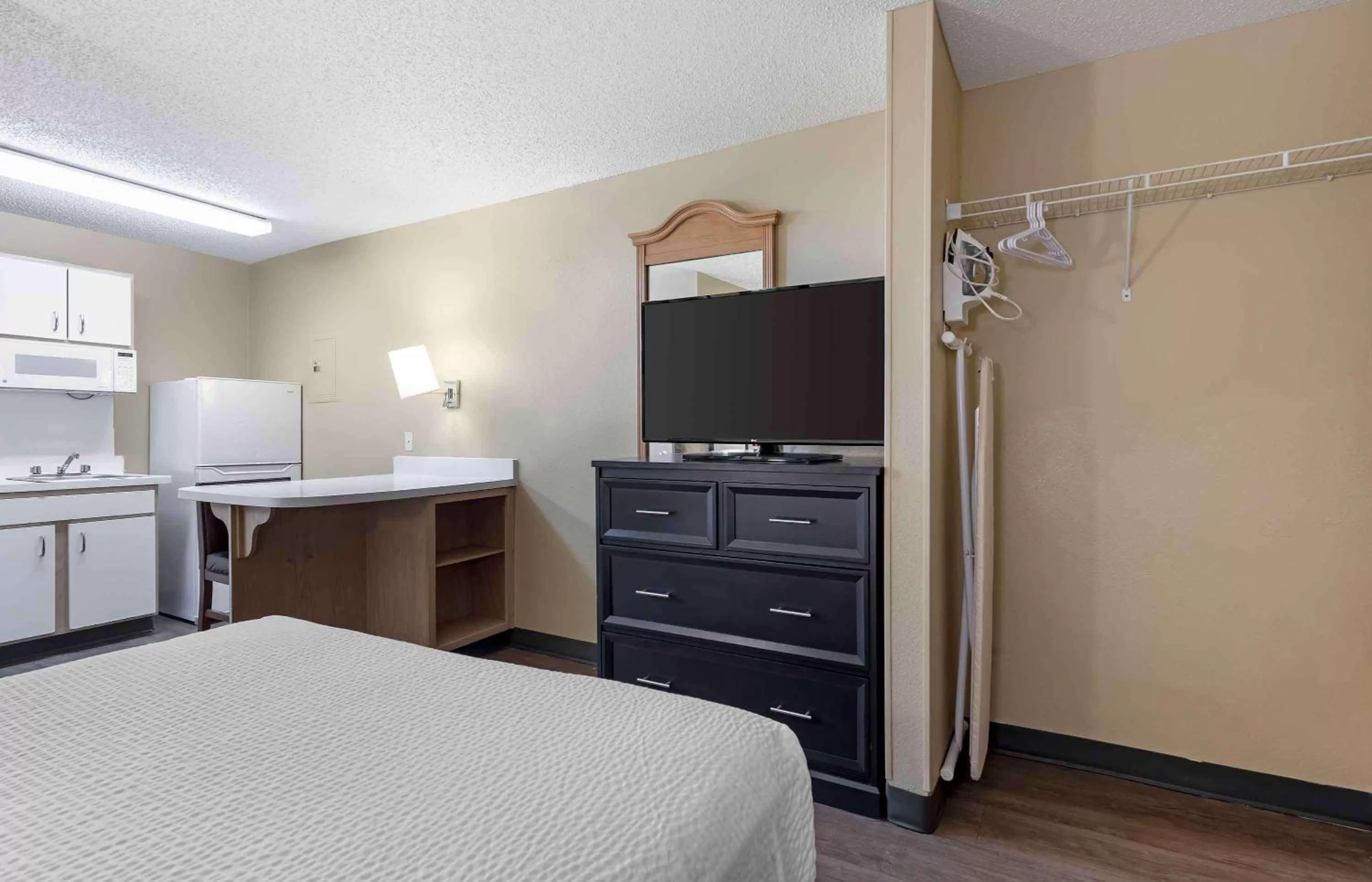 Bedroom, Bed in Extended Stay America Select Suites - Denver - Aurora South