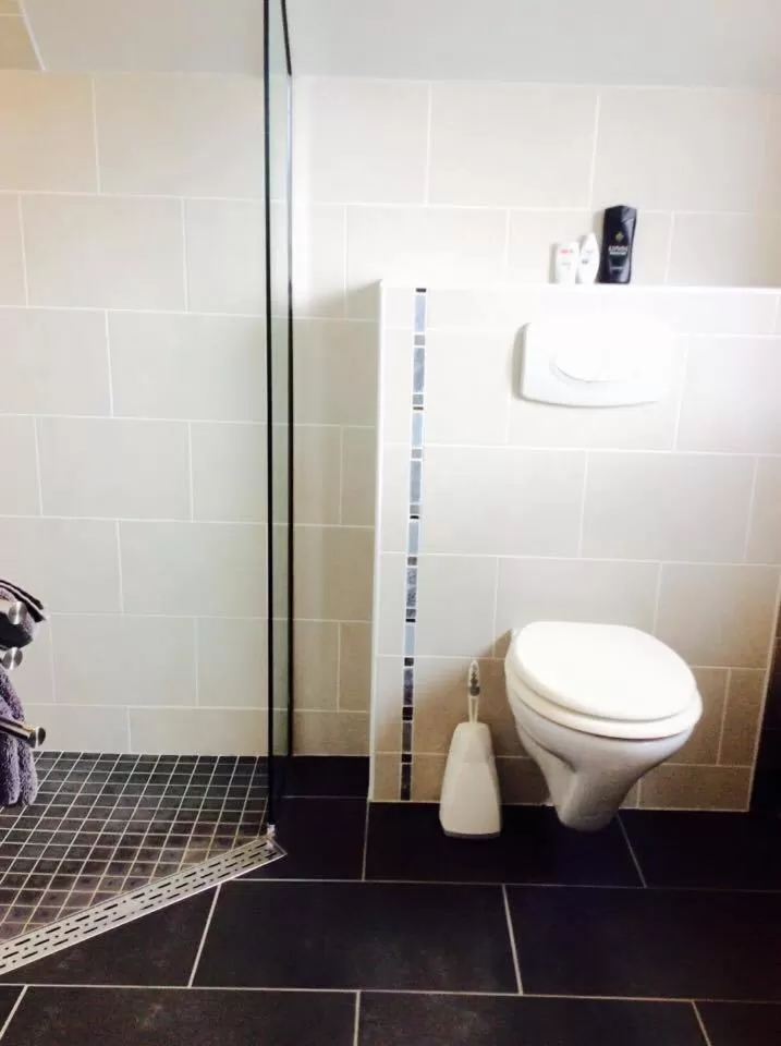 Bathroom in Holland House F94DP26