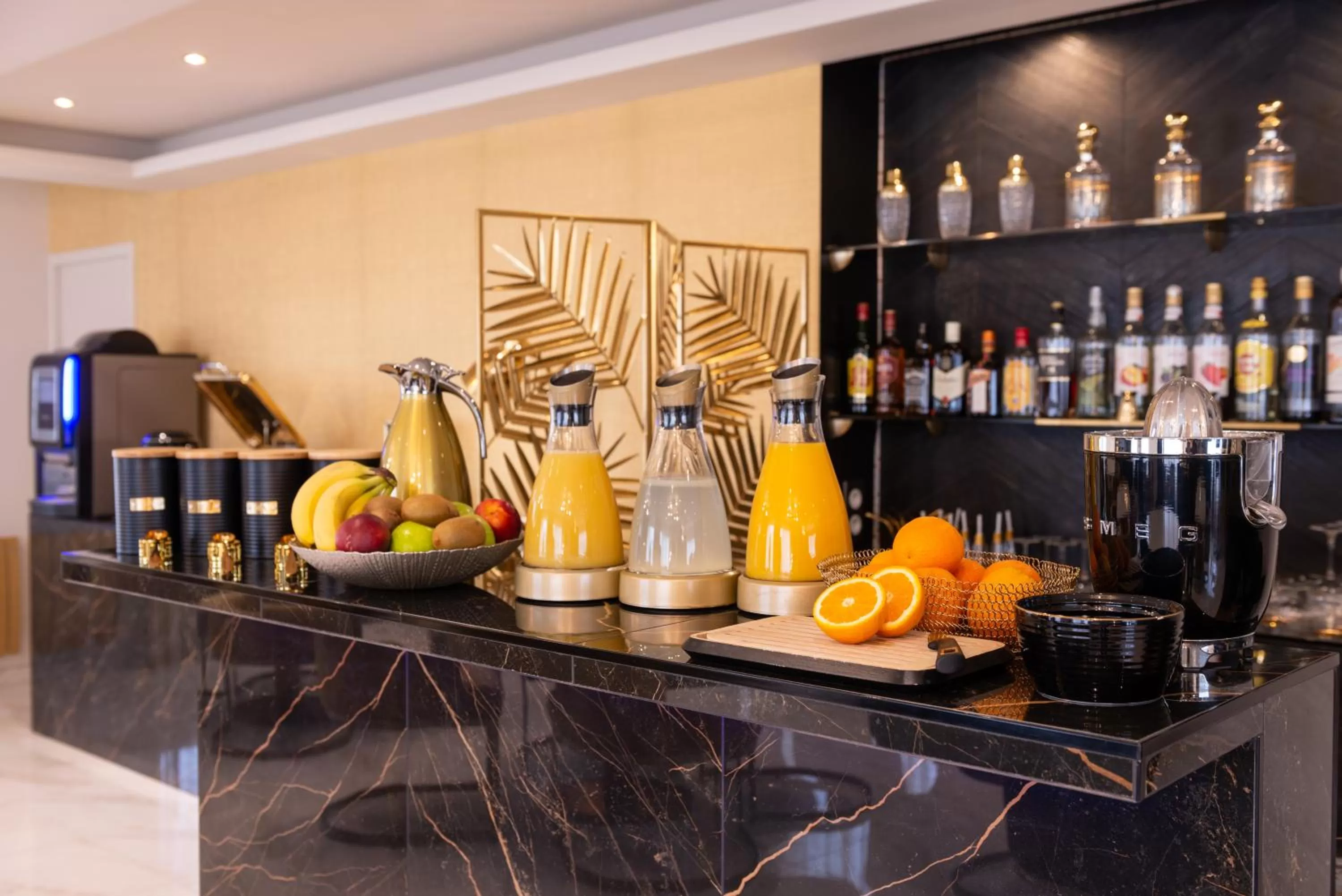 Buffet breakfast in The Originals City, Hôtel Rennes Sud