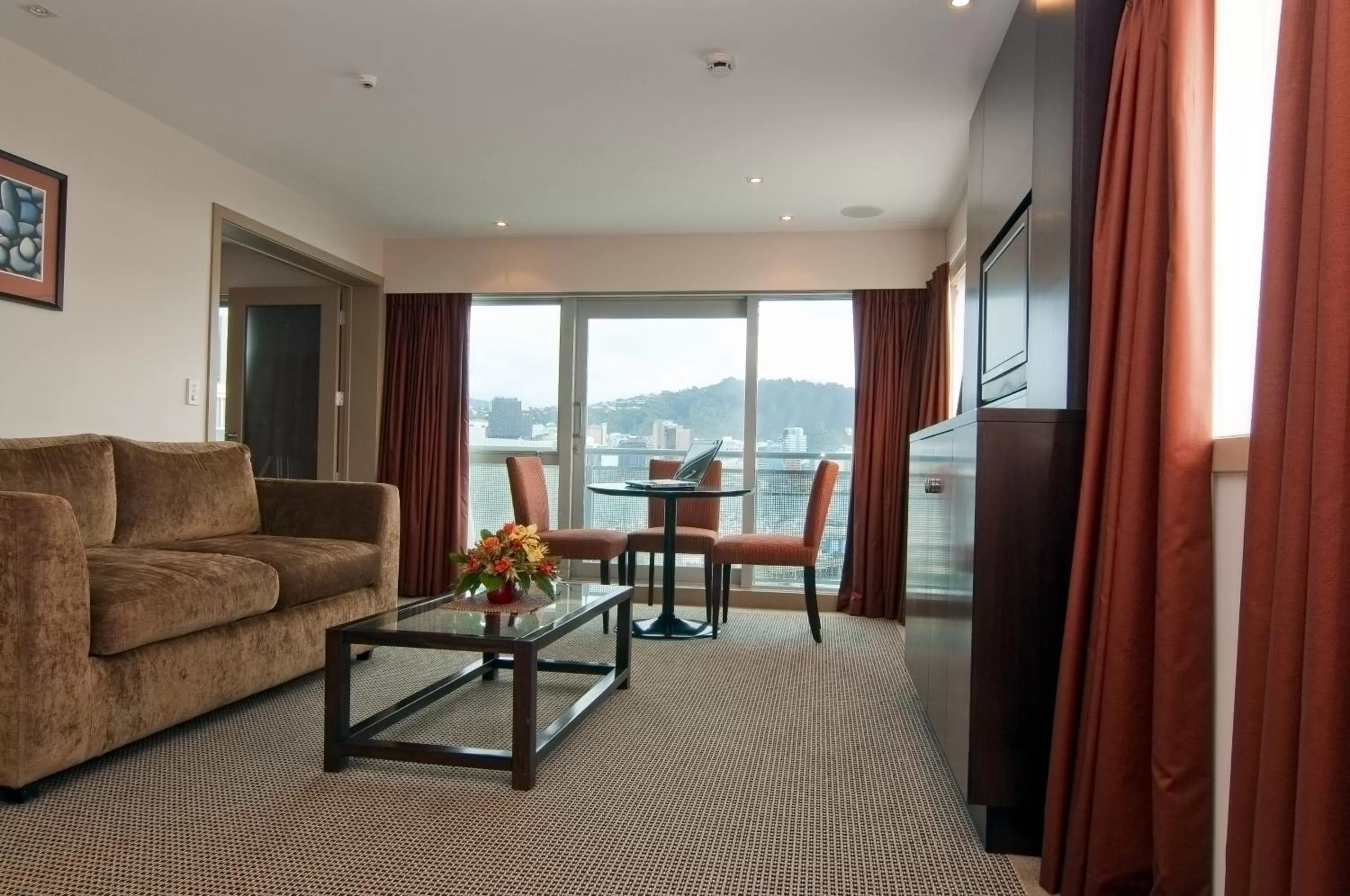 Living room in Copthorne Hotel Wellington, Oriental Bay