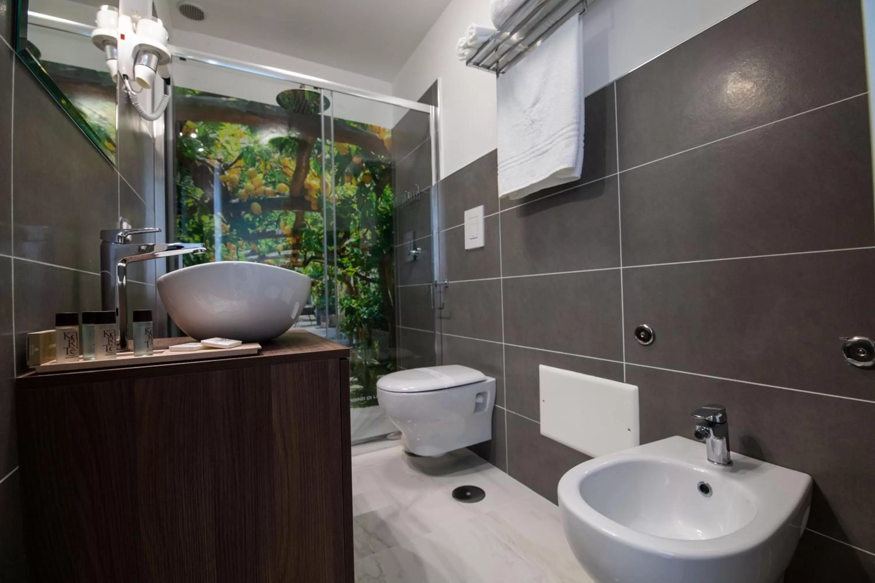 Bathroom in Palazzo Caracciolo del Sole