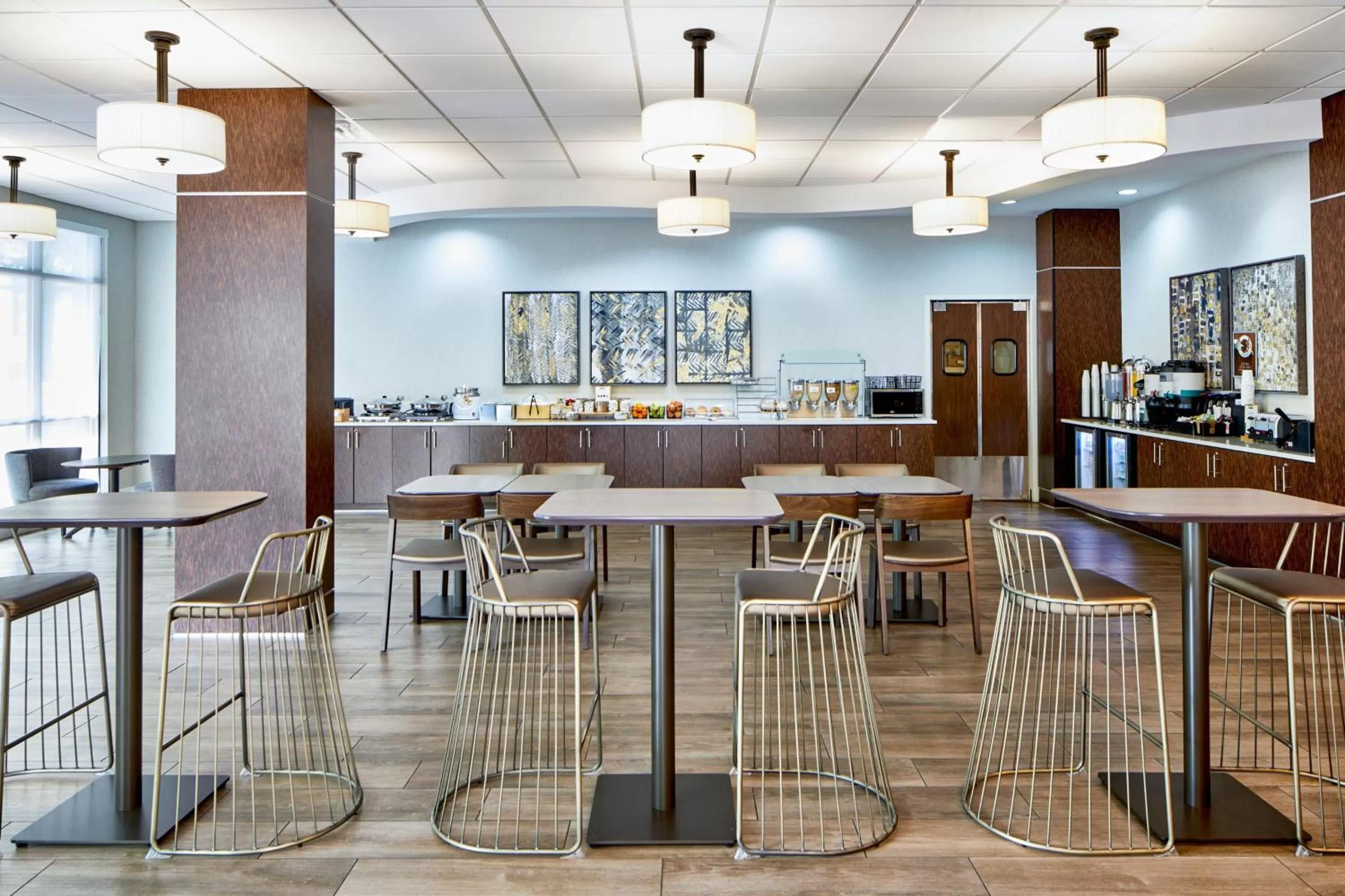 Breakfast in SpringHill Suites Memphis Downtown