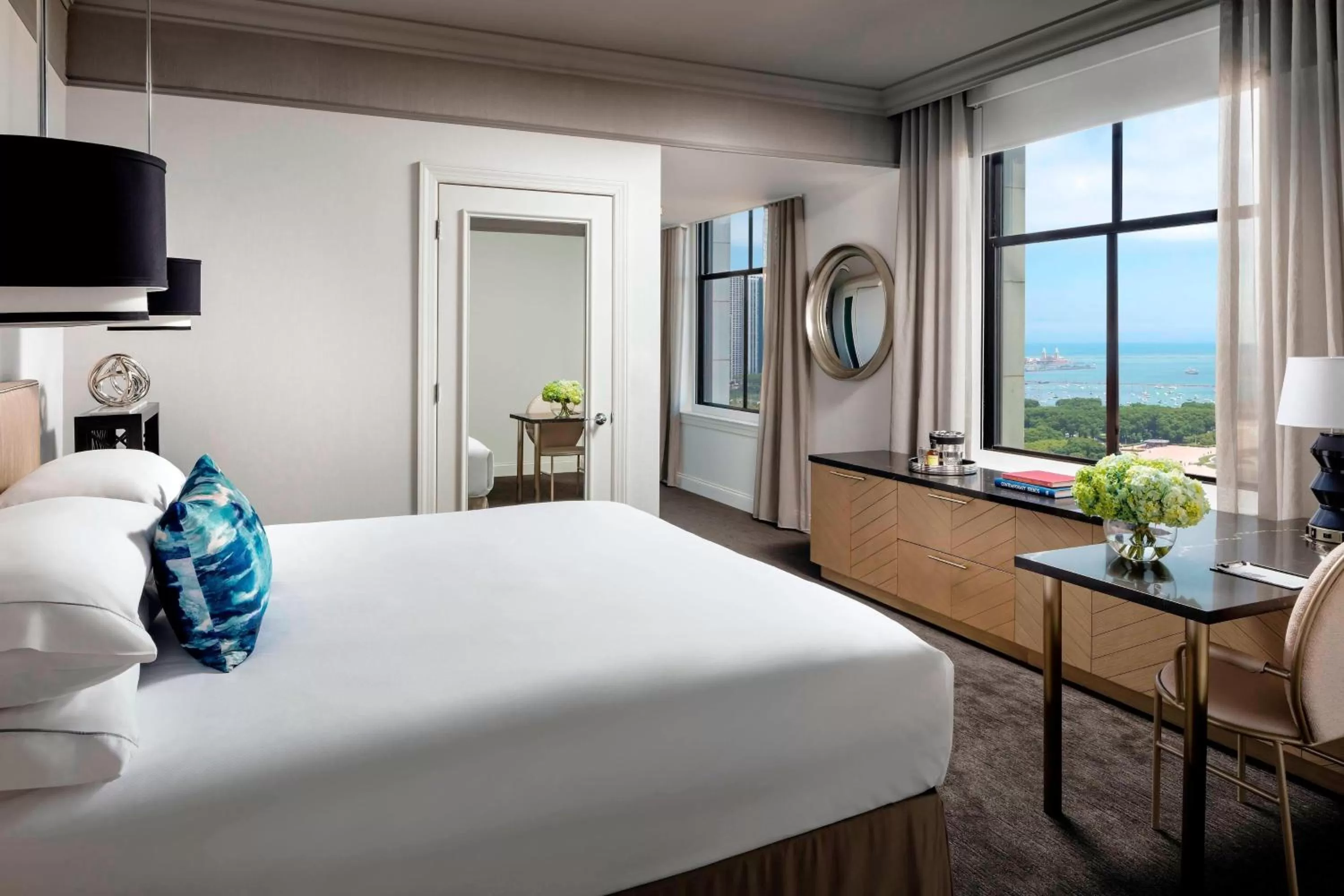 King Room with Lake View and Adapted Tub - Mobility Accessible in The Blackstone, Autograph Collection