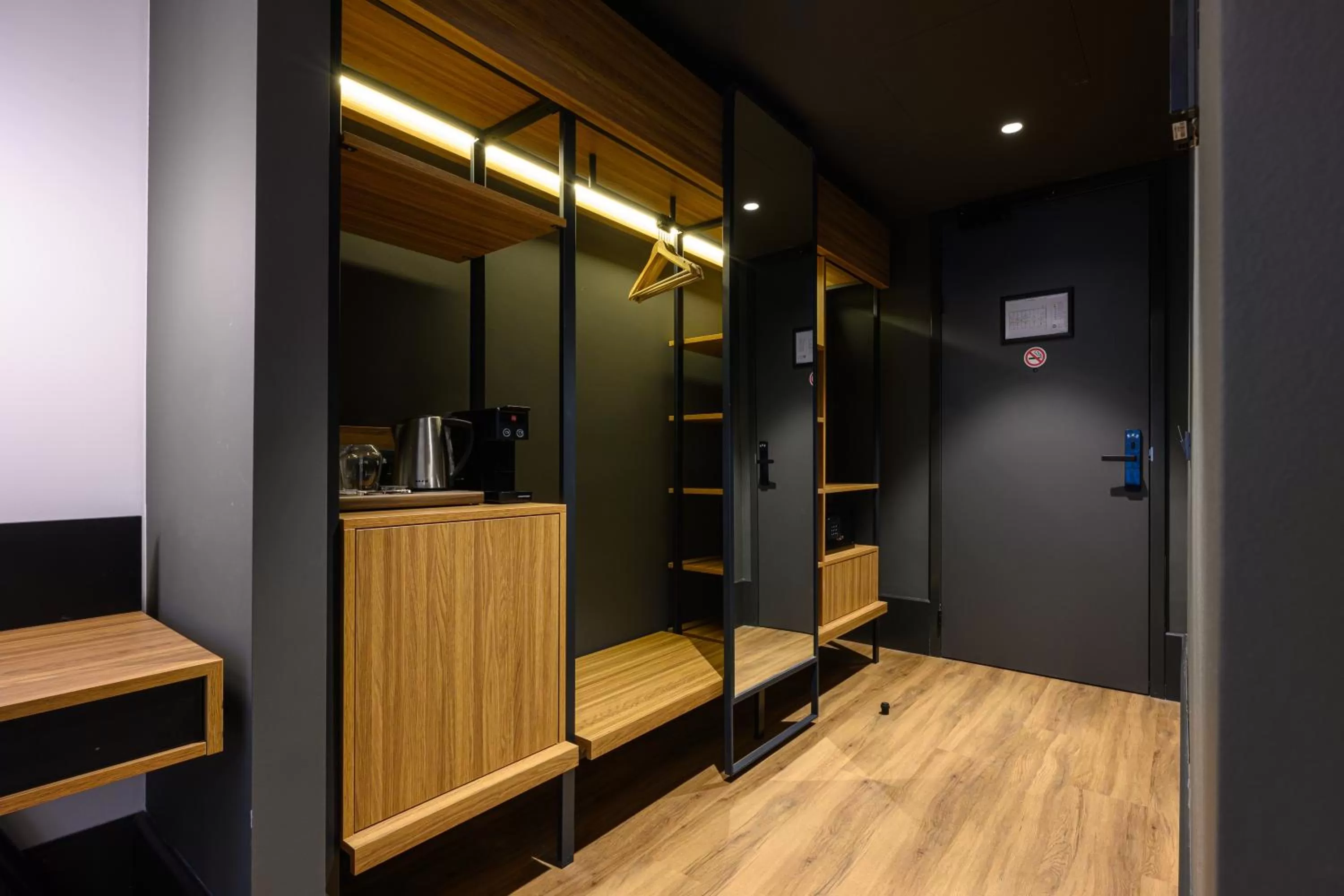 Bedroom, TV/Entertainment Center in NEO KVL Hotel by TASIGO