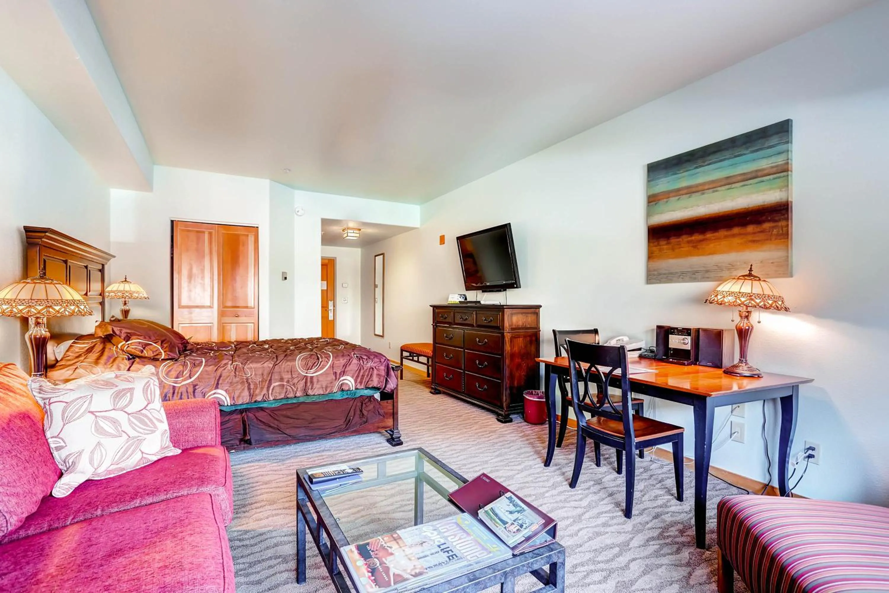 Living room in Gateway Mountain Lodge, A Vail Resorts Property