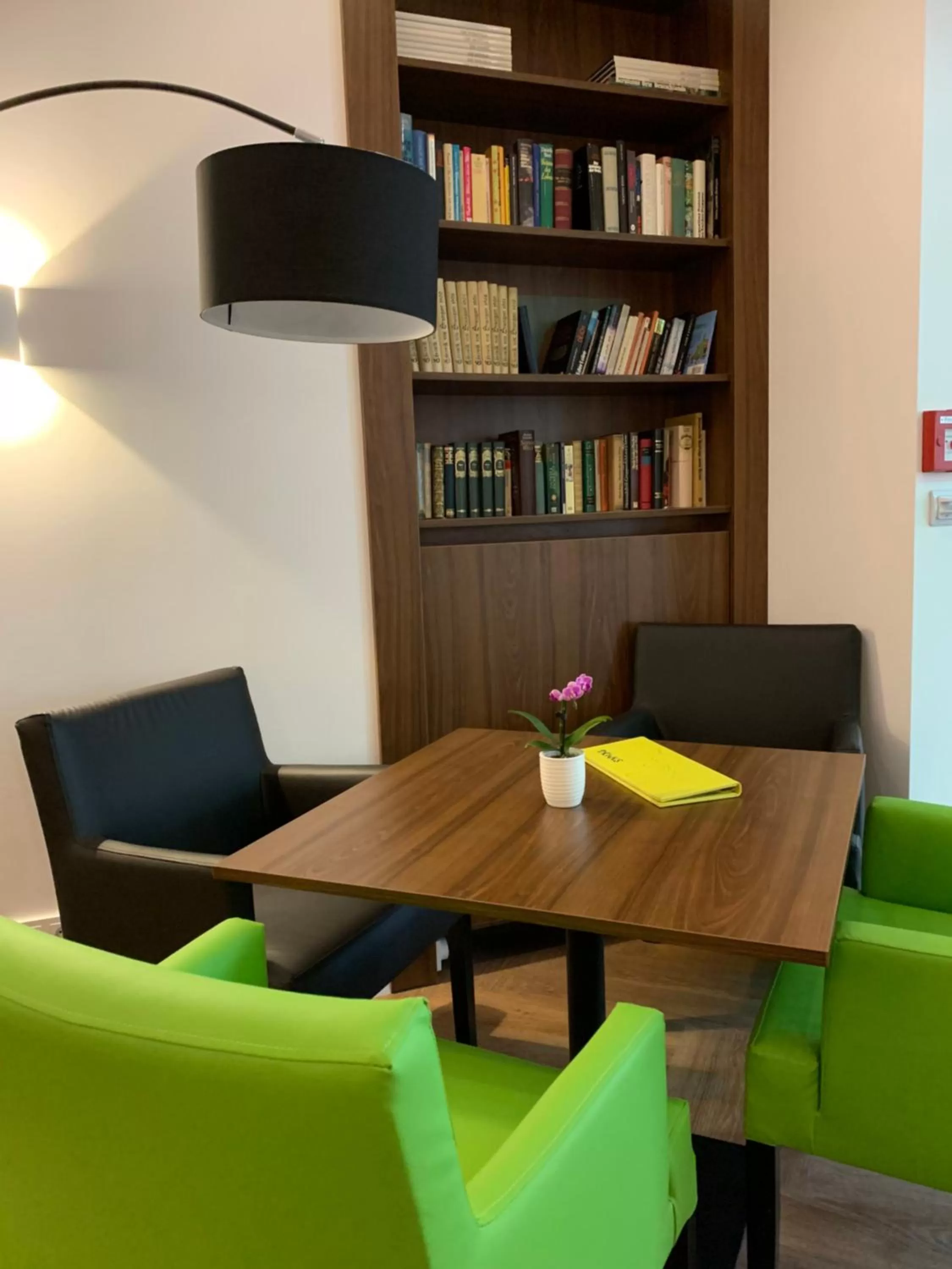 Lobby or reception, Library in Behringers City Hotel Nürnberg
