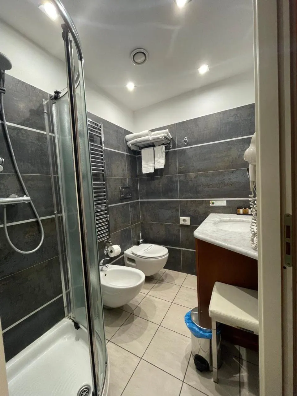 Shower in Hotel Villa Savoia