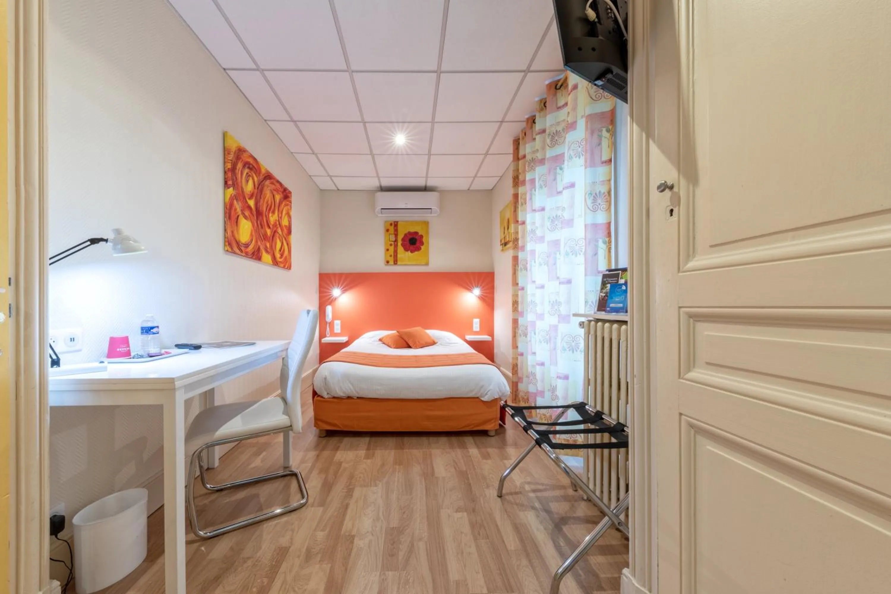 Bed in La Commanderie de Champarey