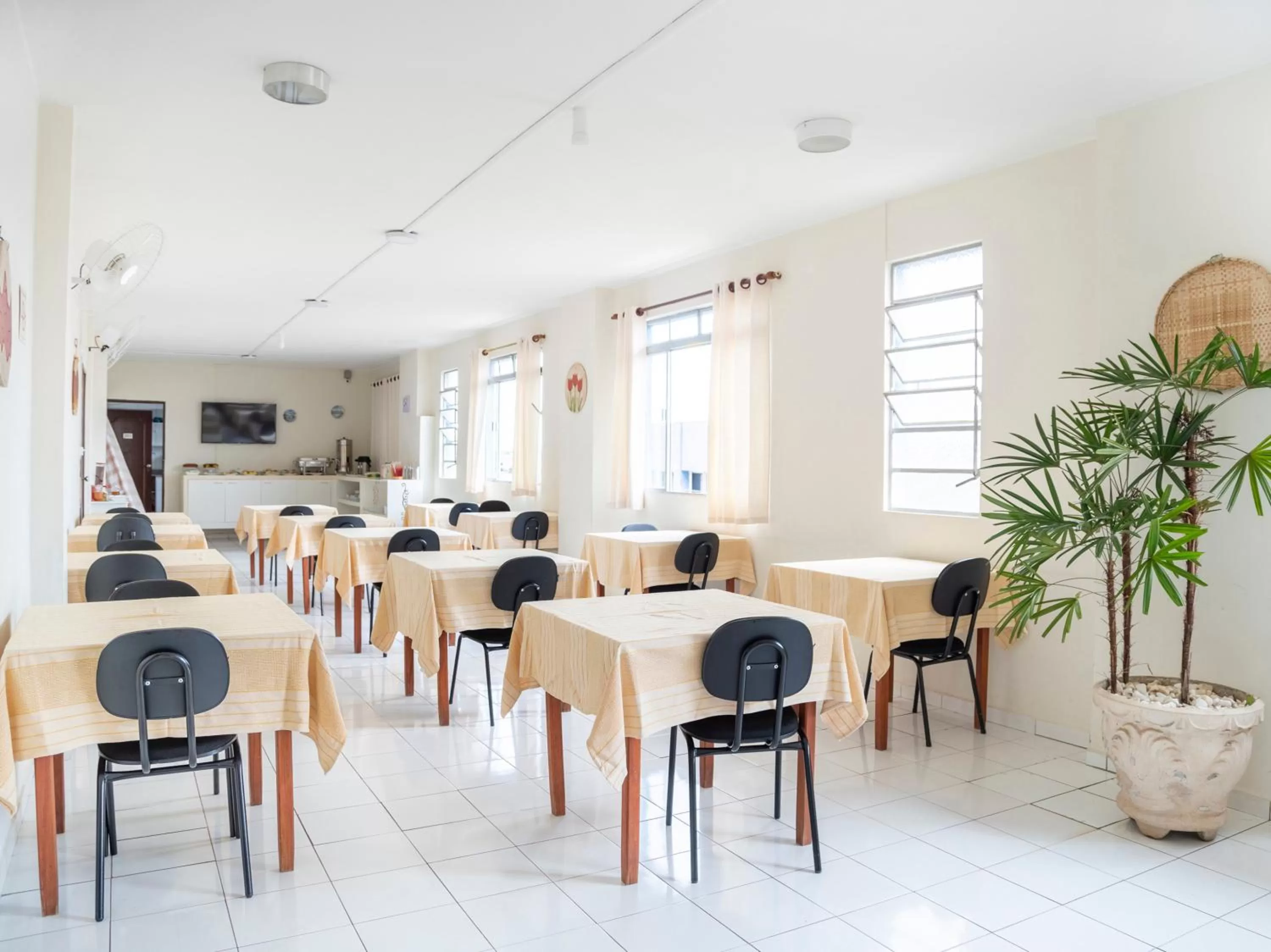 Restaurant/places to eat in Libero Hotel