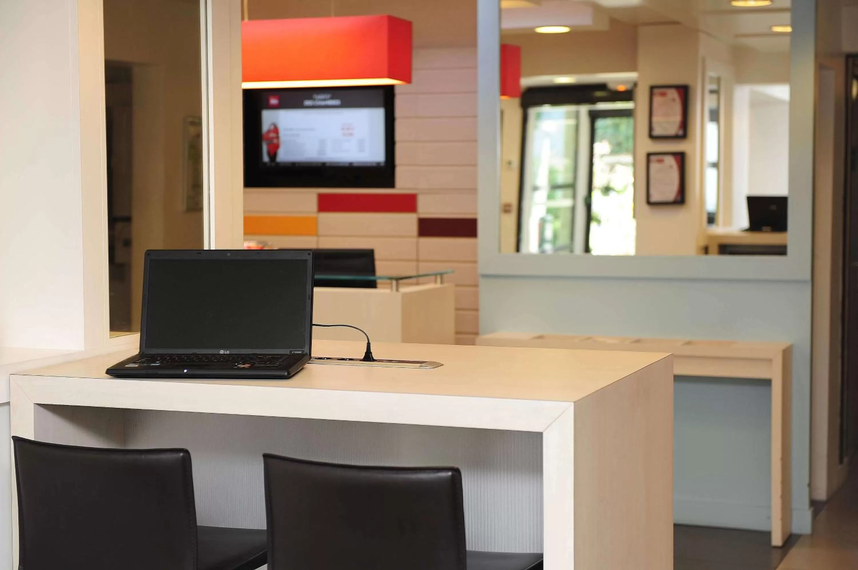 Lobby or reception in ibis Lyon Est Beynost