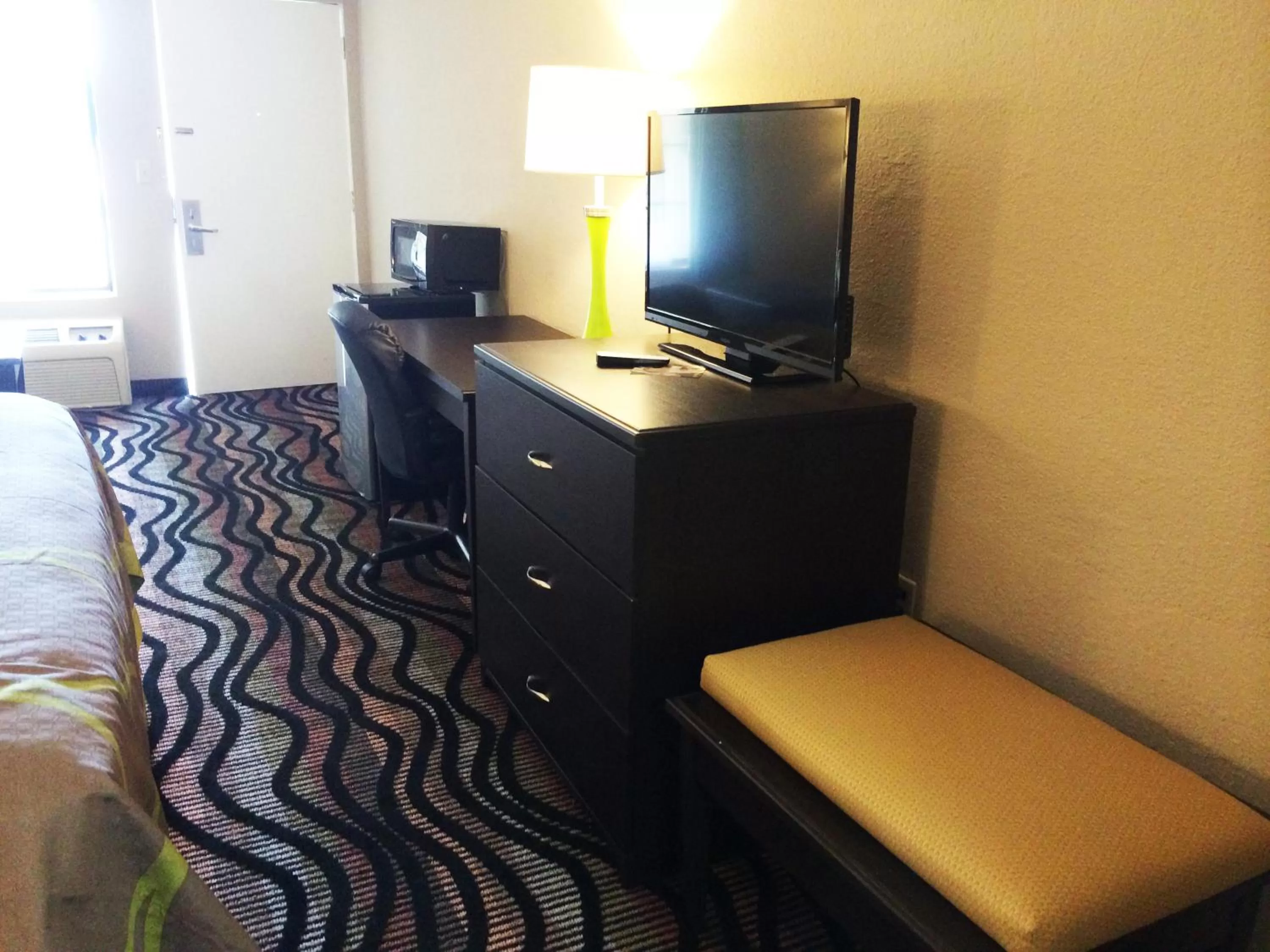 Bedroom in Super 8 by Wyndham Lakeland