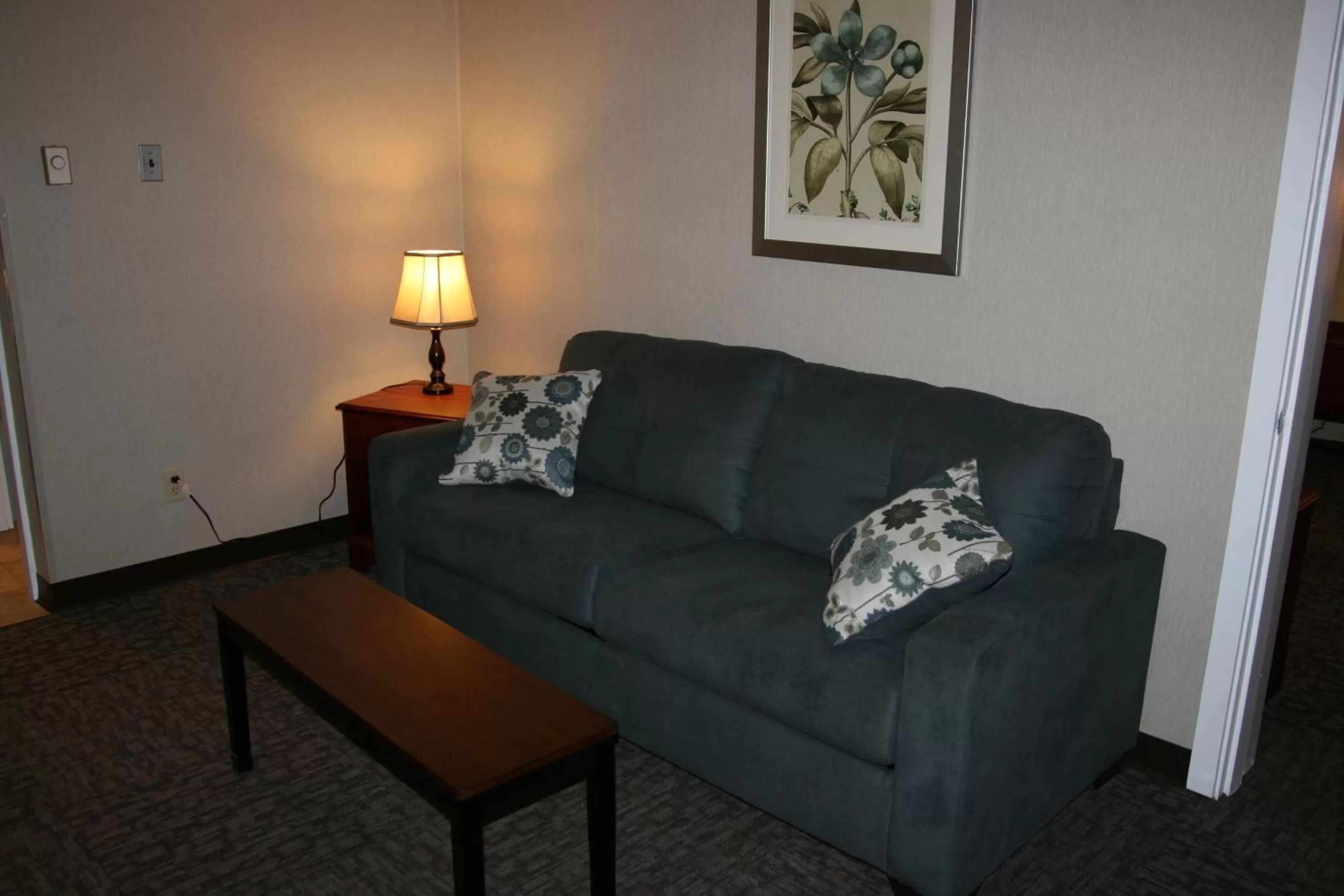 Seating area in Bangor Inn & Suites