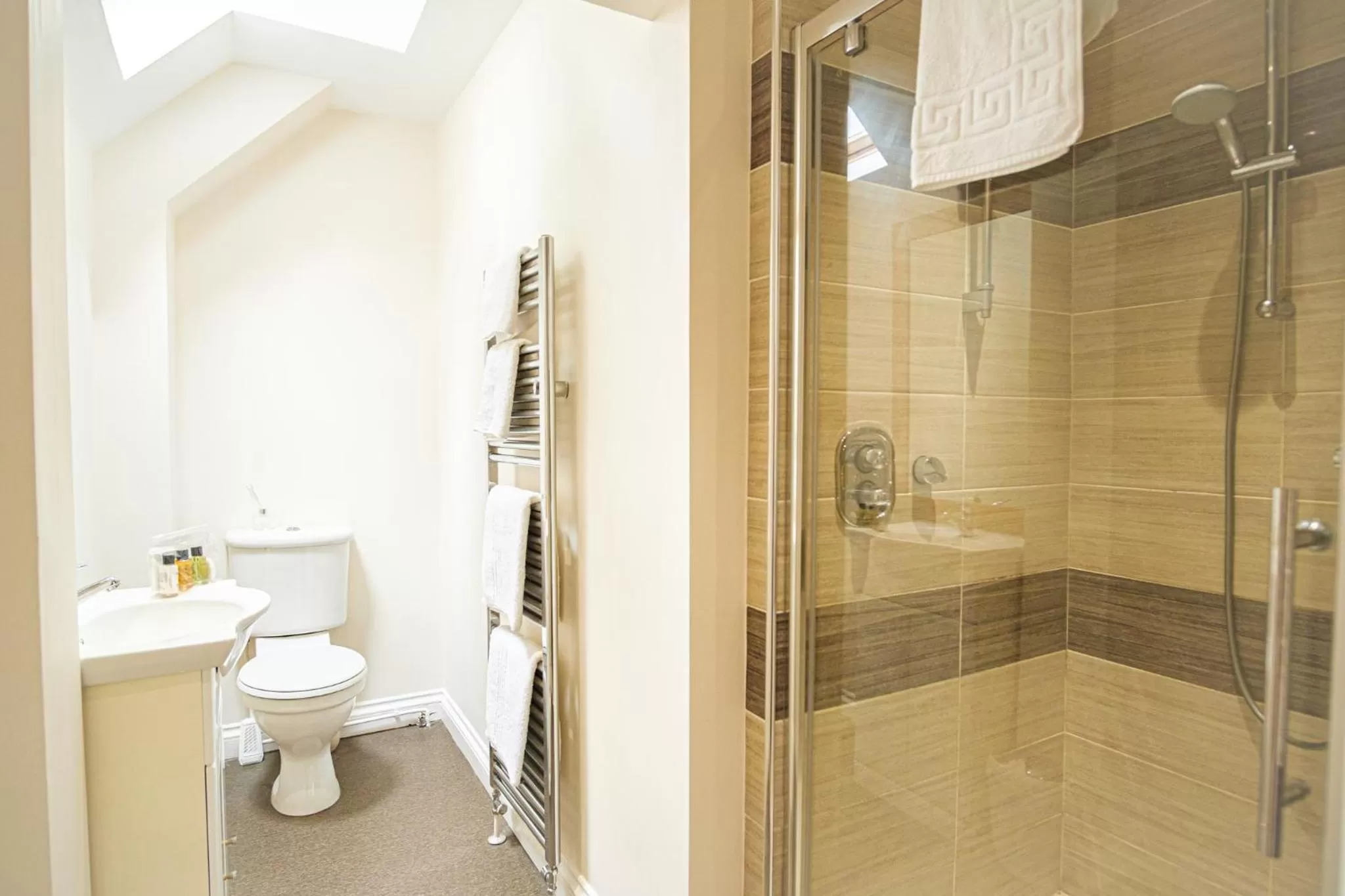 Bathroom in Mill Lodge-Brecon Beacons