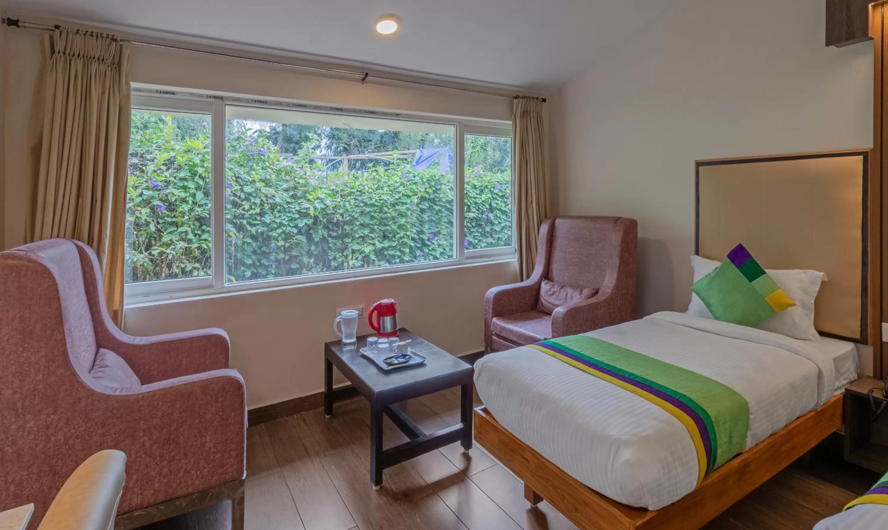 Bedroom, Bed in Treebo Kodai Kings Park, 650 M From Kodai Lake