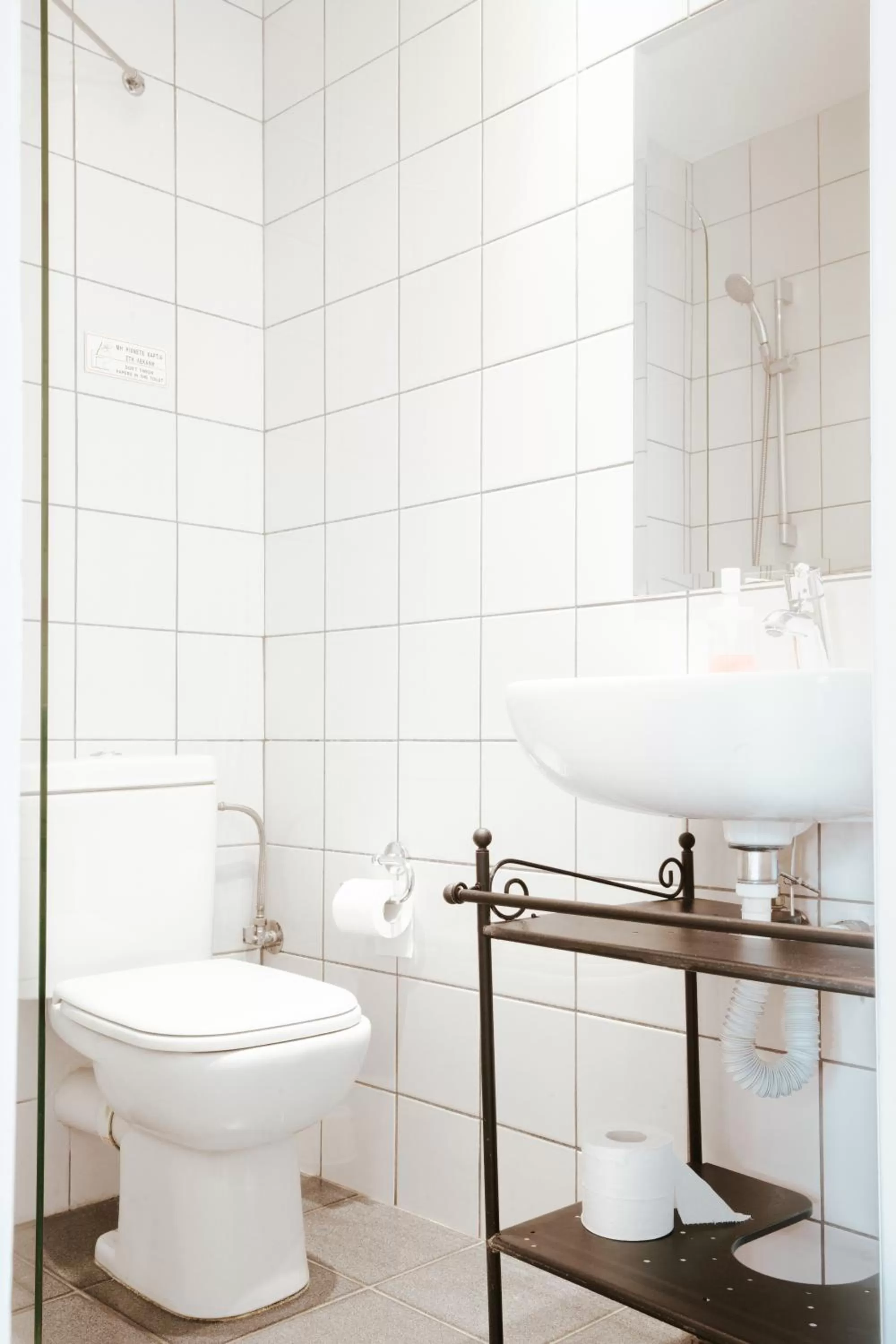 Spacious 2 person Apartment with Kitchen and 2 Balconies in Athens Studios