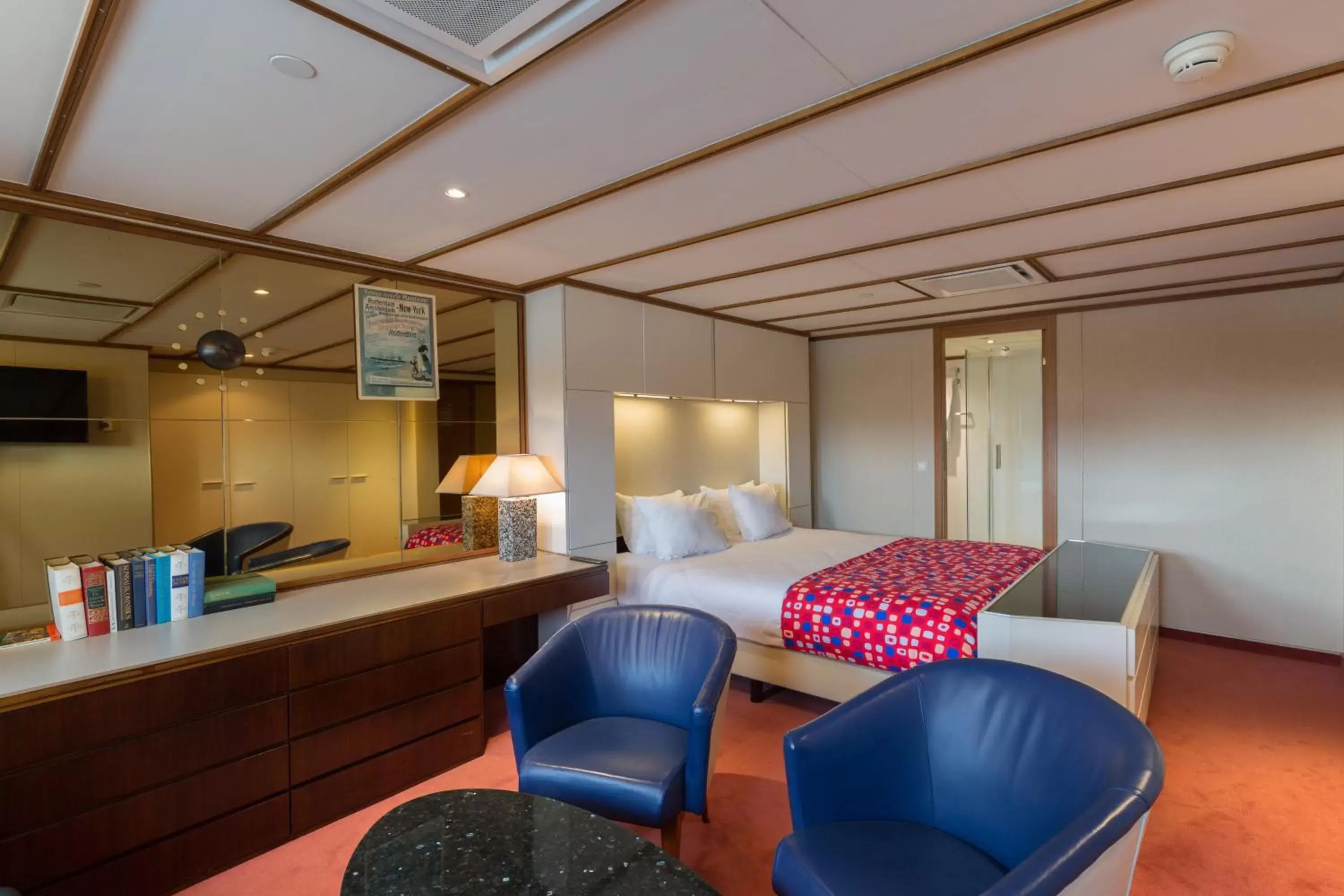 Deluxe Double Room in ss Rotterdam by WestCord Deluxe Double Room in ss Rotterdam by WestCord