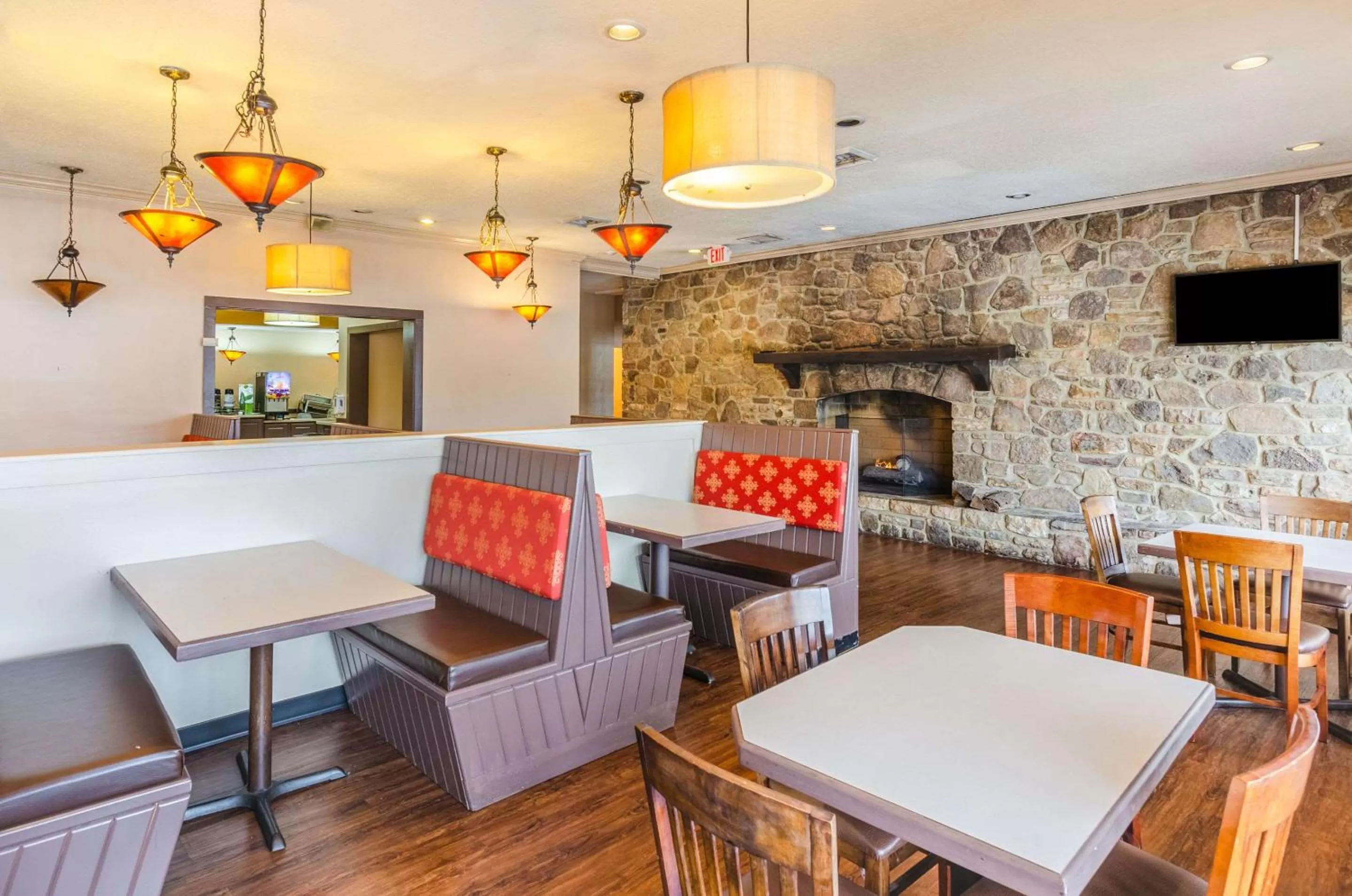 Restaurant/places to eat in Quality Inn Radford-West Blacksburg I-81