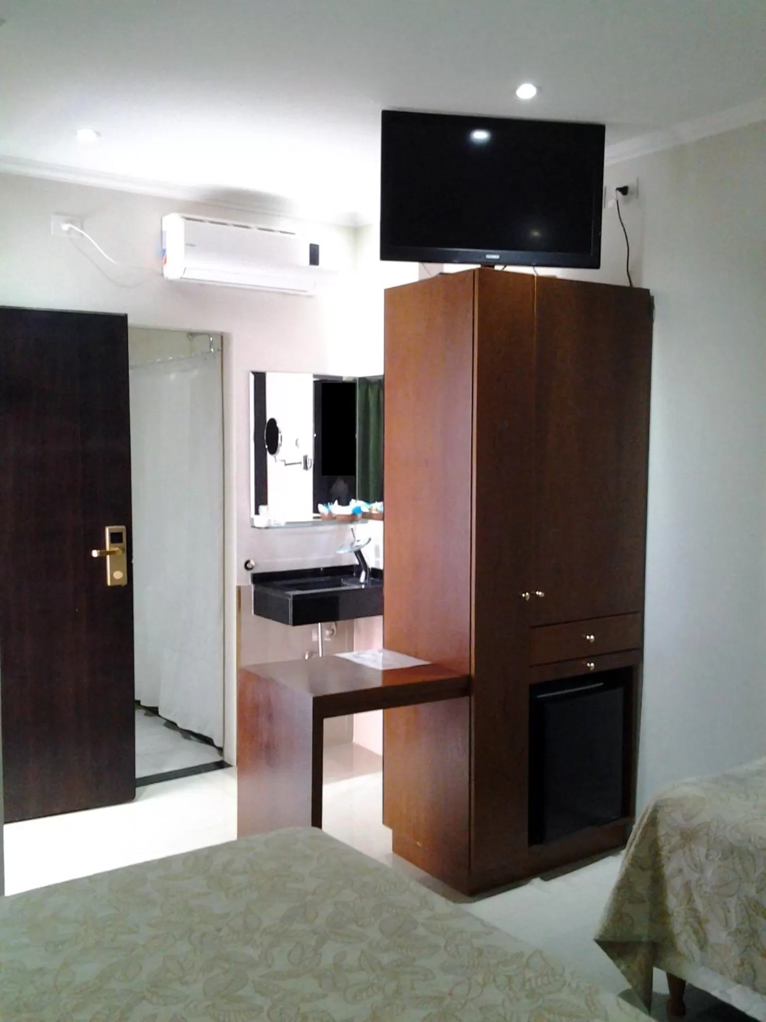 Photo of the whole room, TV/Entertainment Center in Hotel Athos