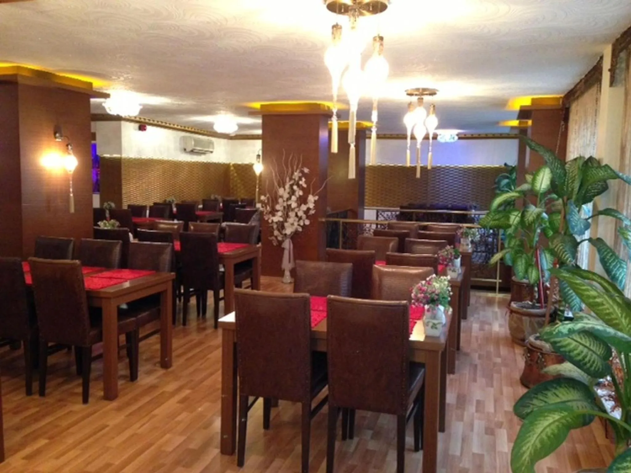 Restaurant/places to eat in Maya Hotel