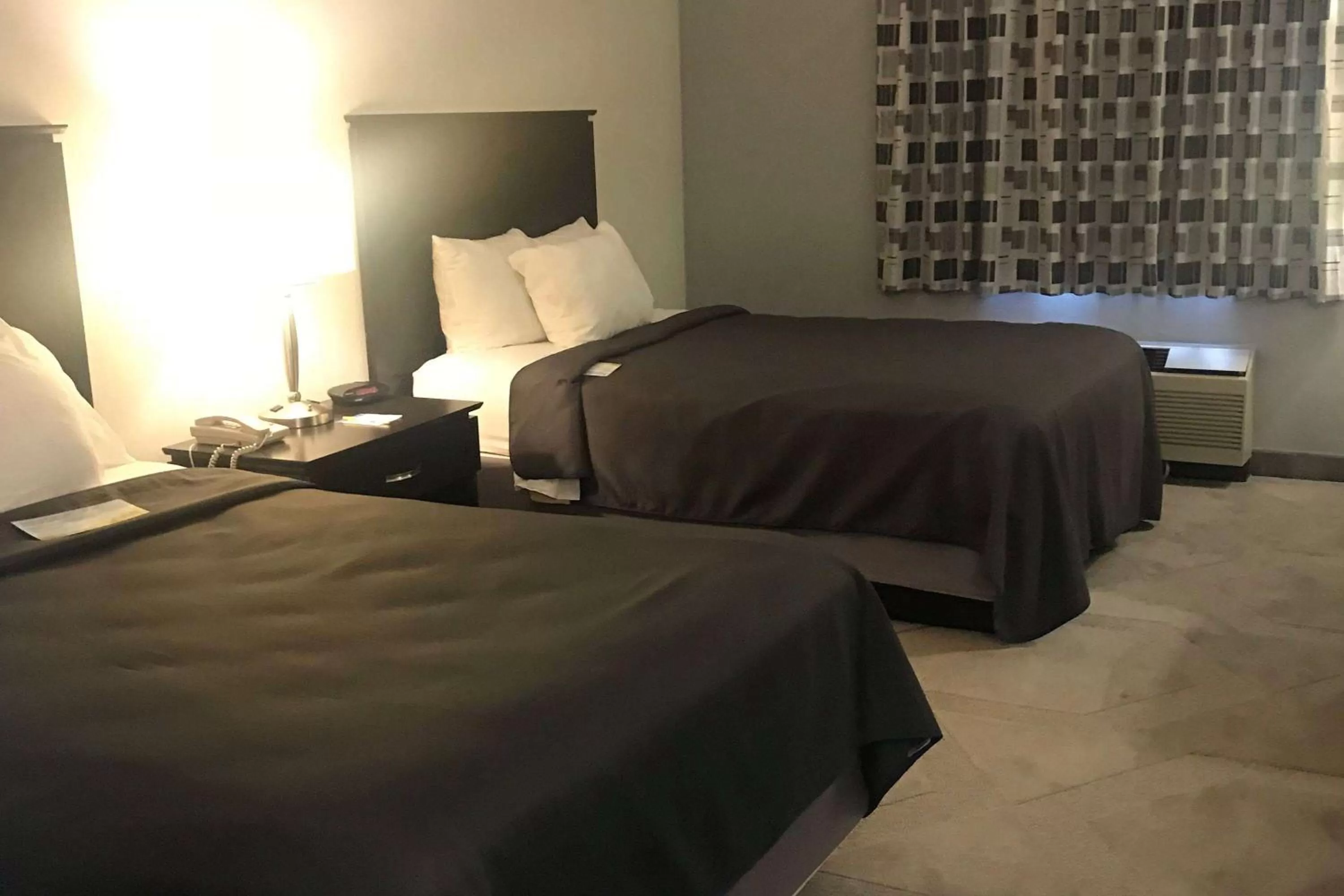 Photo of the whole room in Days Inn by Wyndham Conneaut