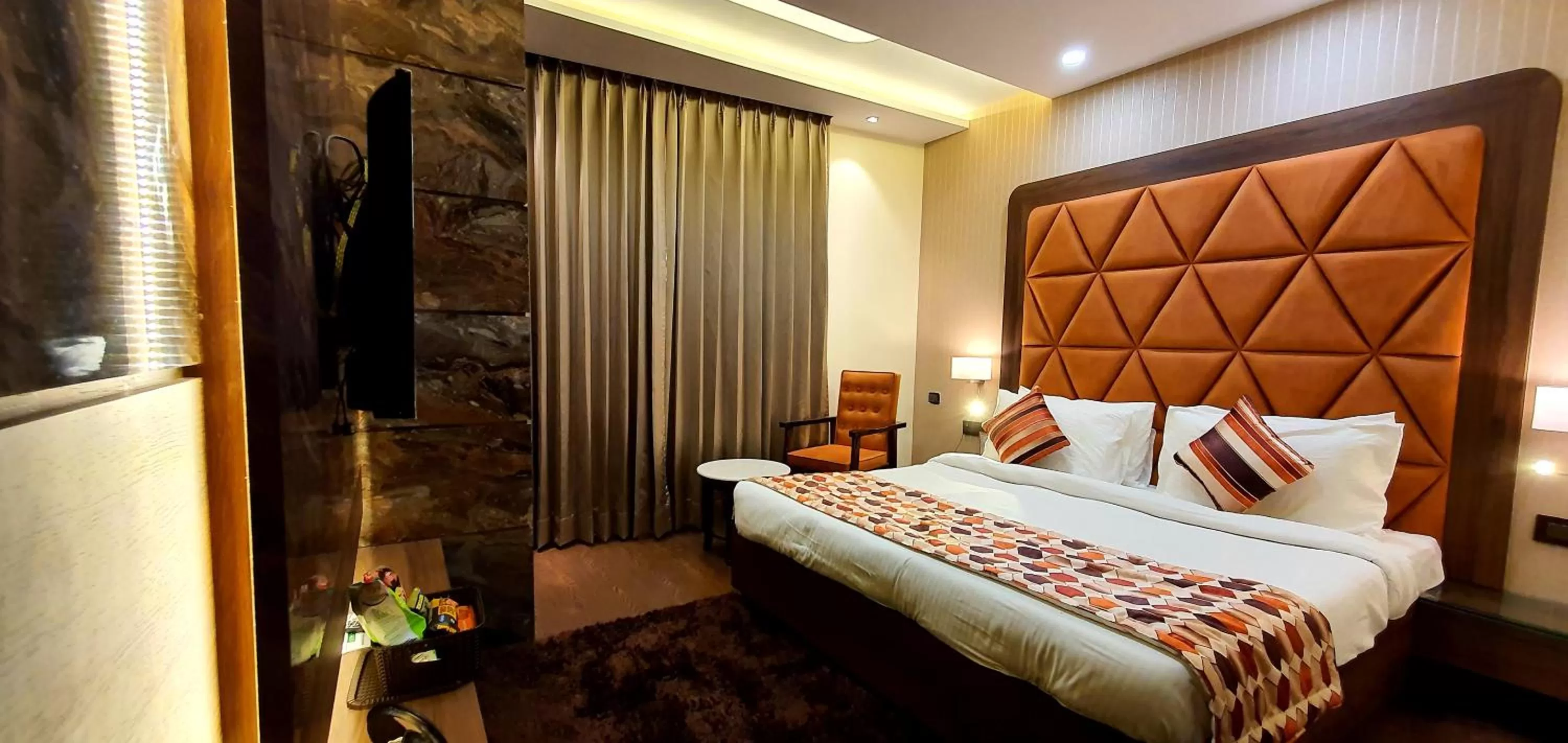 Bed in Hotel Makhan Residency