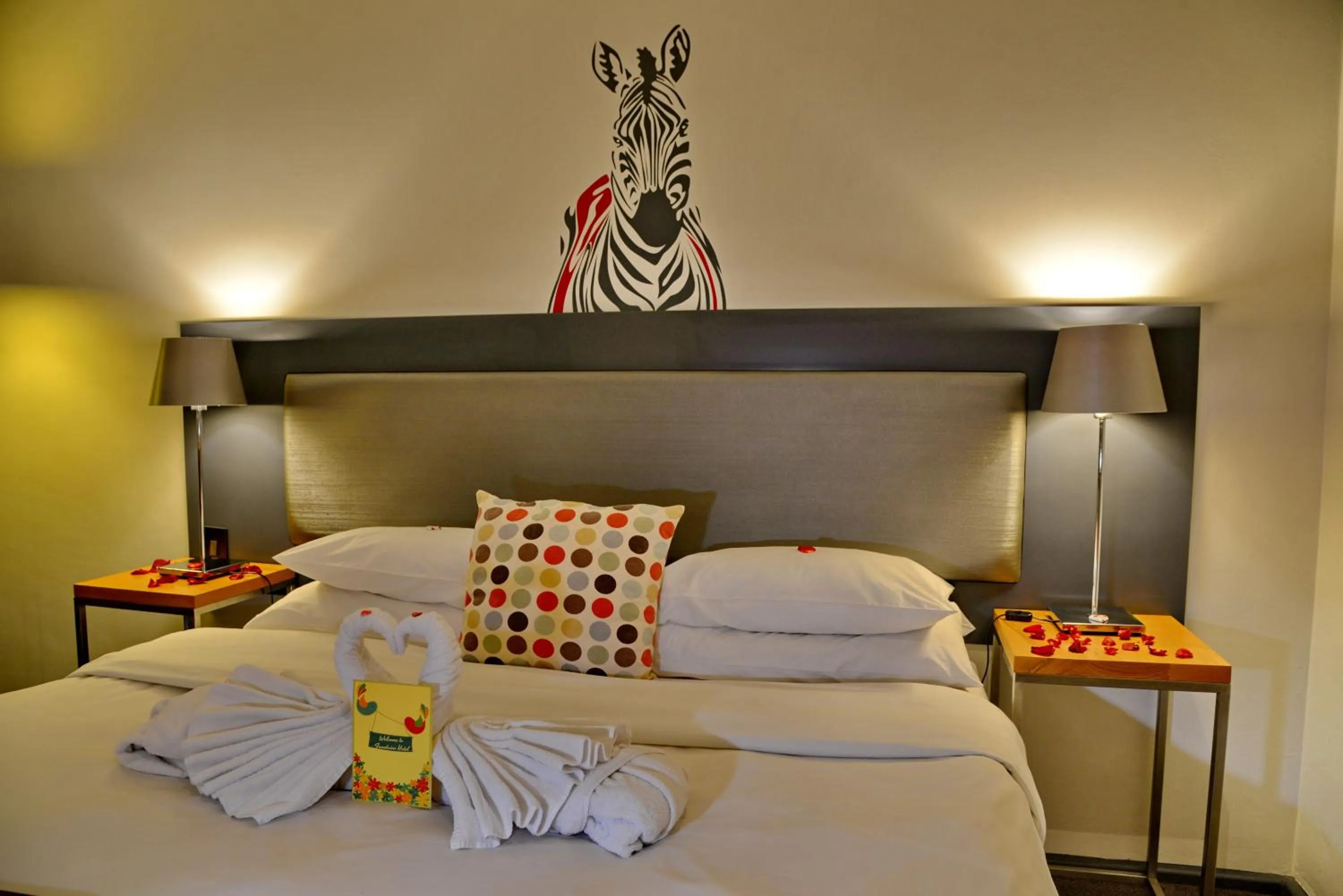 towels, Bed in Fountains Hotel