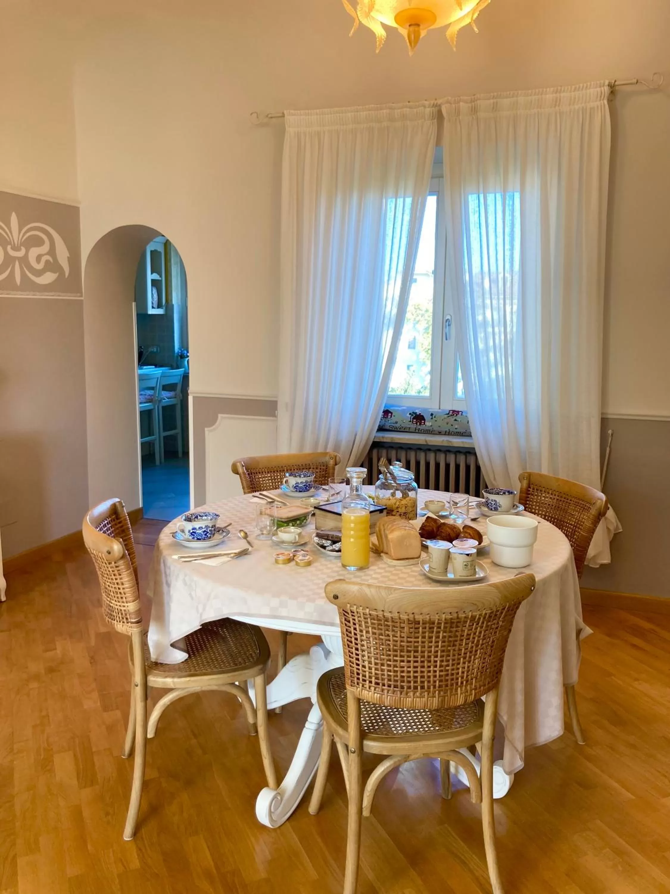 Restaurant/Places to Eat in MANZONI37