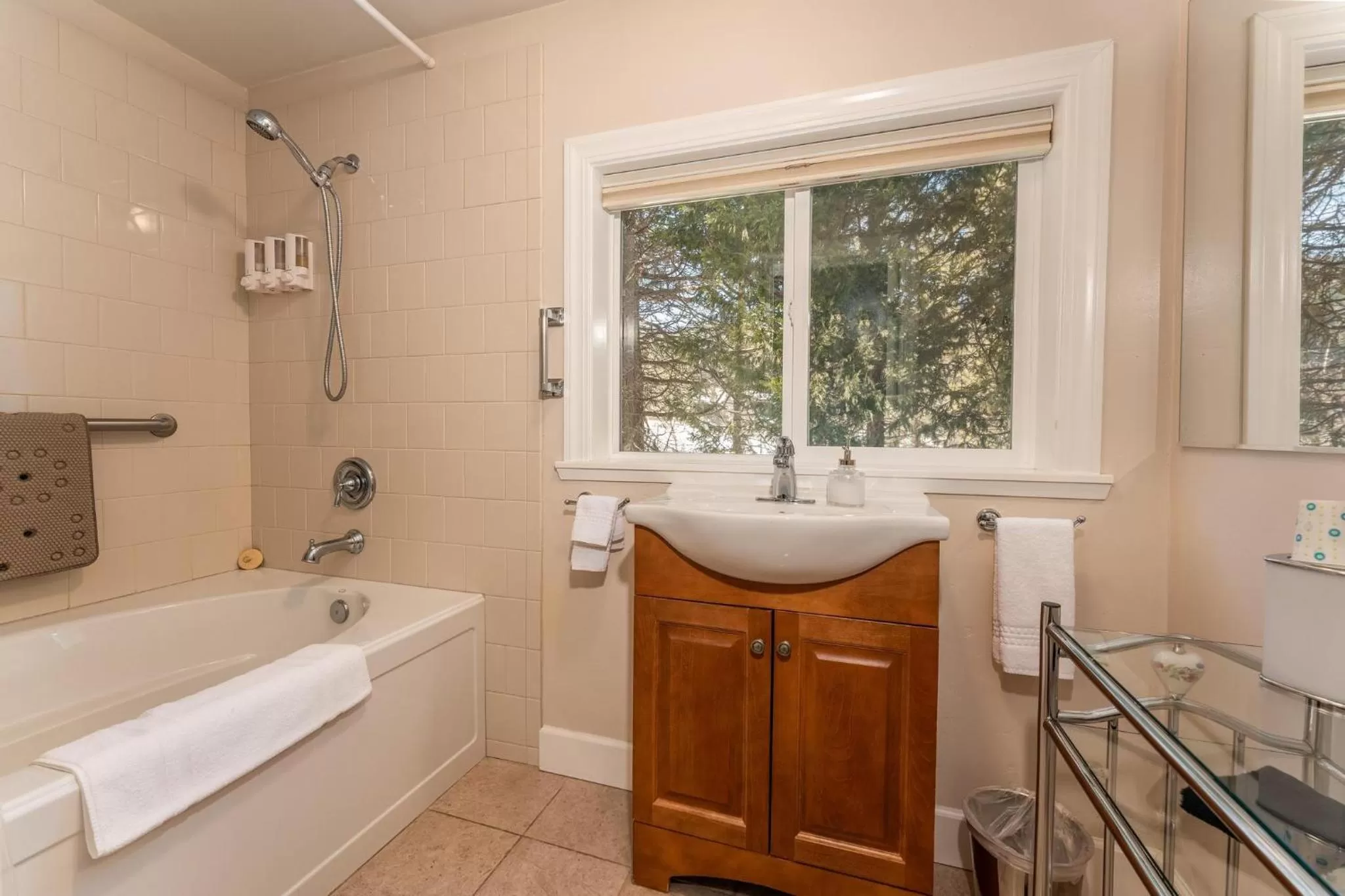 Bath in Big Creek Inn