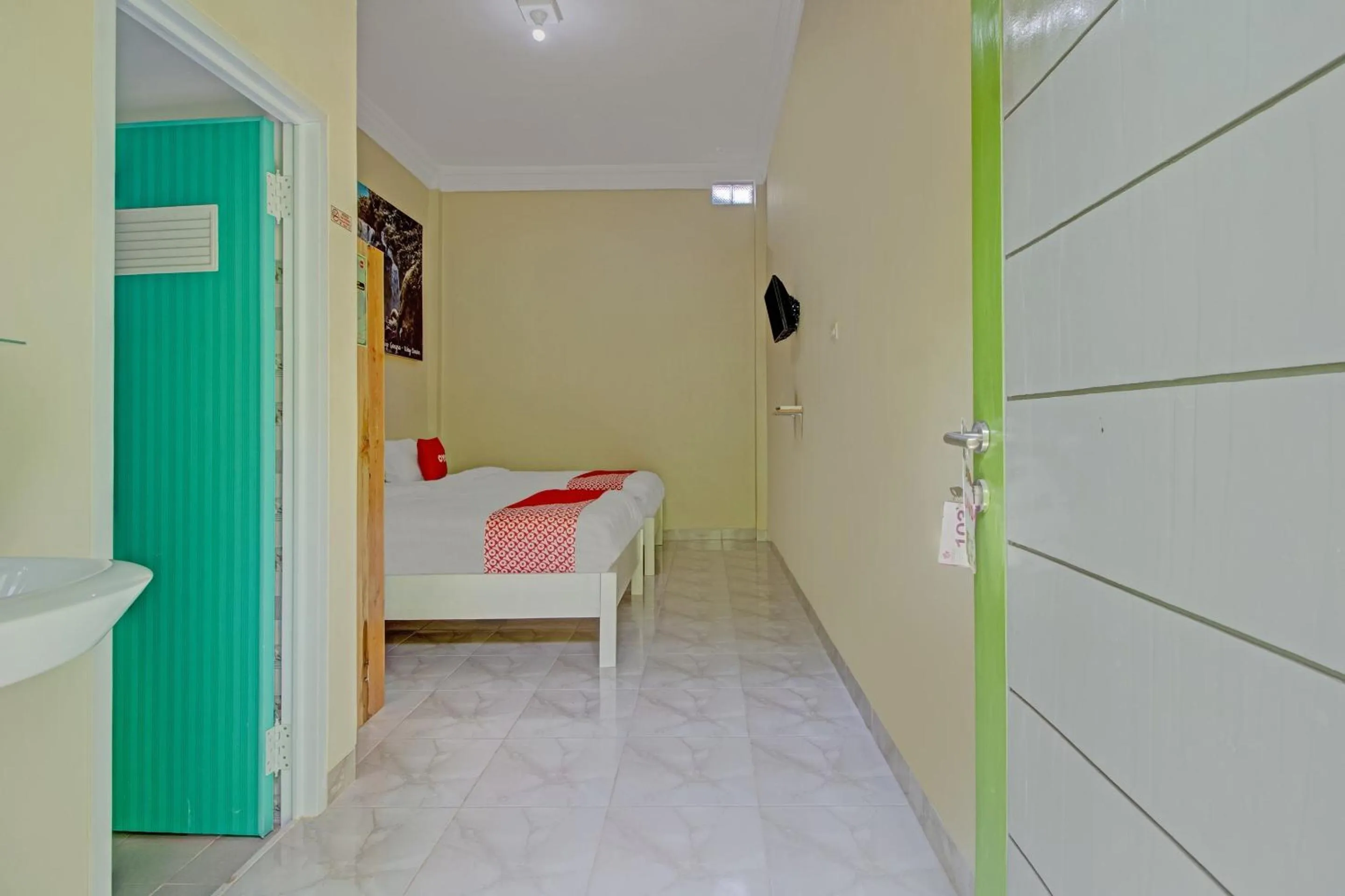 Bedroom, Bed in OYO 3774 Orchid 37 Syariah Guest House