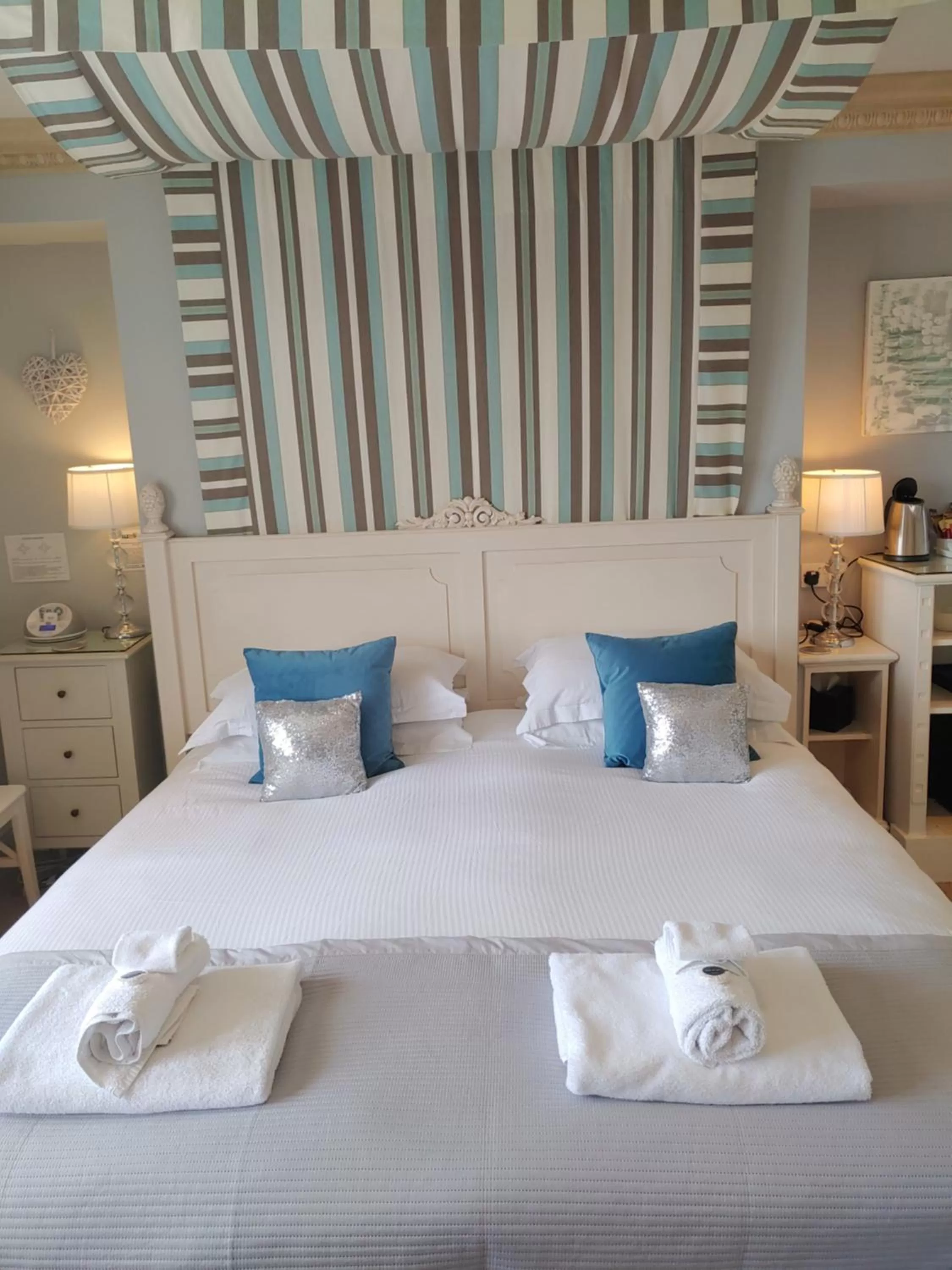 Bedroom, Bed in The Bath House Boutique B&B - IN-ROOM Breakfast - FREE parking